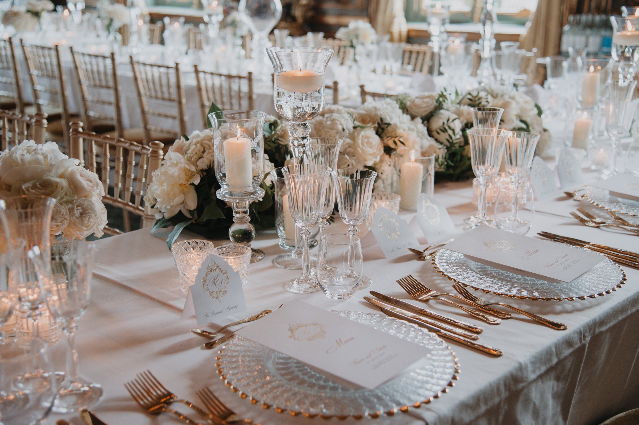 White and gold top table styling.jpg