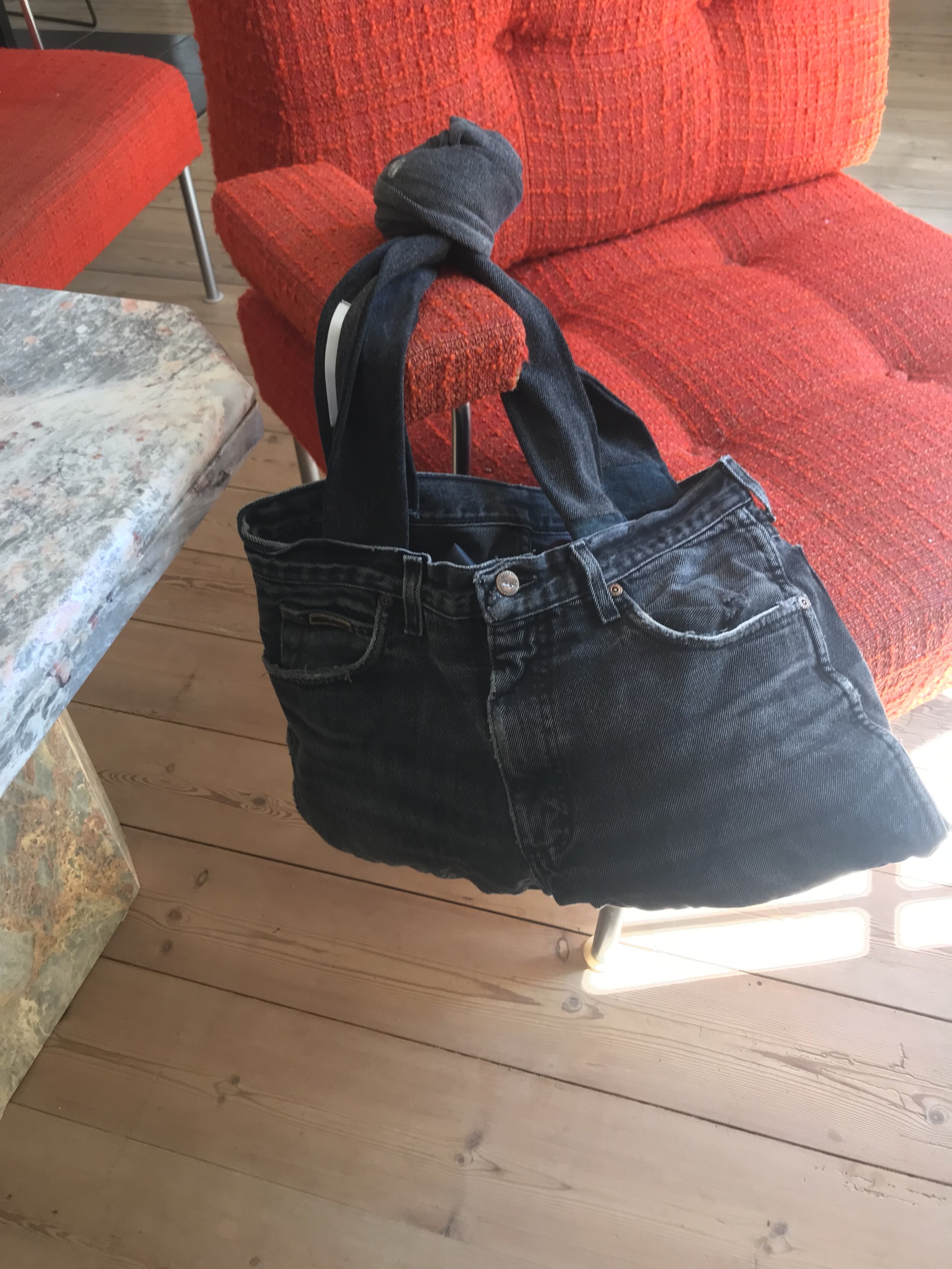 Reuse Old Jeans to Make a New Handbag - DIY - AllDayChic