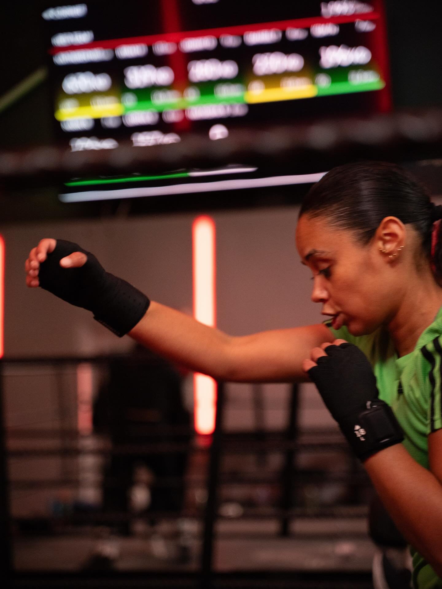 Corner is built to bring people together through shared progress. That blurred light in the background is Corner quietly tracking every round so members feel connected, motivated and part of something bigger. It brings the room together, gives every 