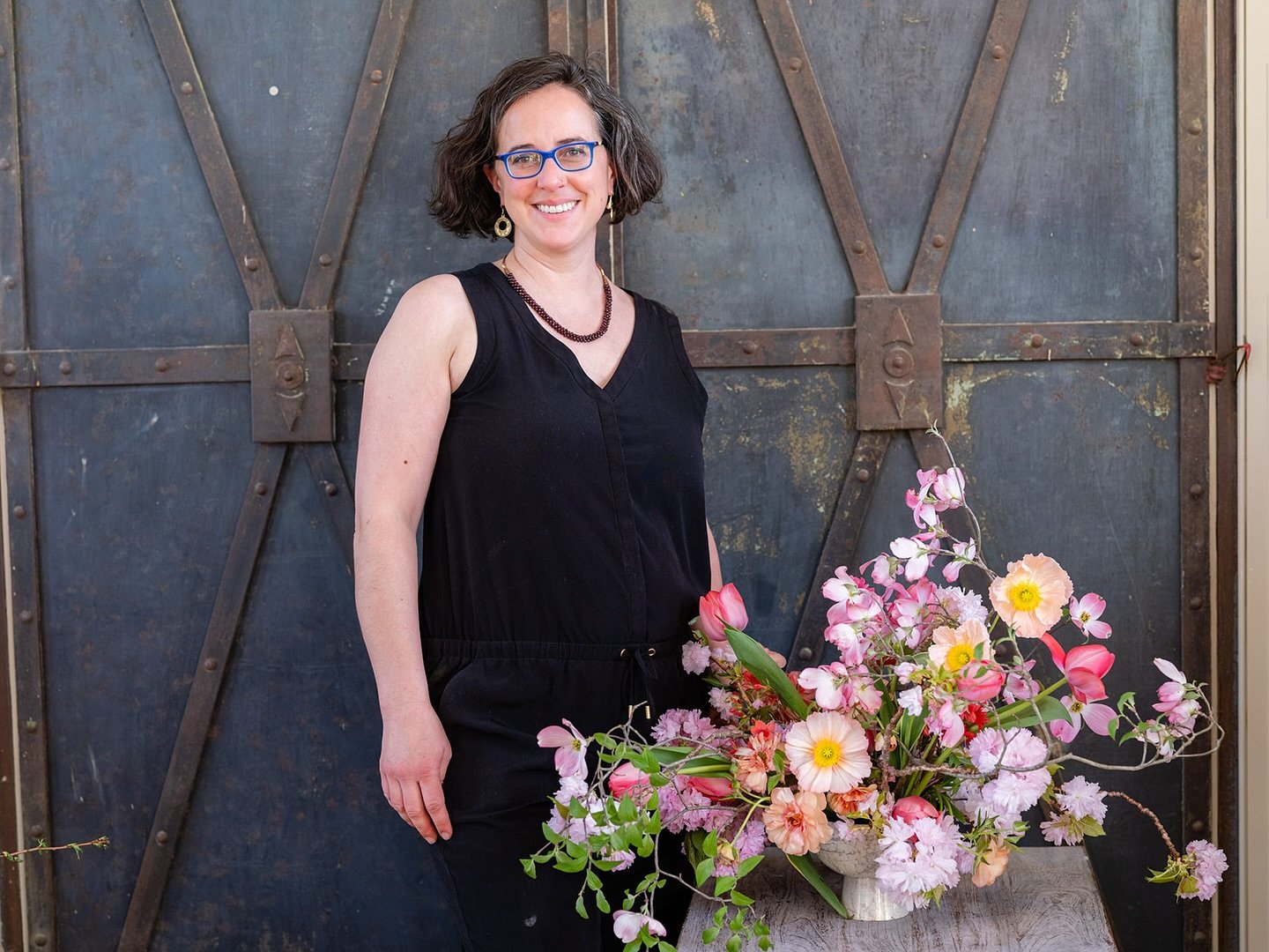 Greetings from Pittsburgh! (But also from DC, and NYC and NJ, Paris, Bordeaux, Madrid, and oh so many other places I adore.) 

I&rsquo;m Anna, a multi-interested human (but aren&rsquo;t we all?) who specializes in the ART of floral design. I&rsquo;m 
