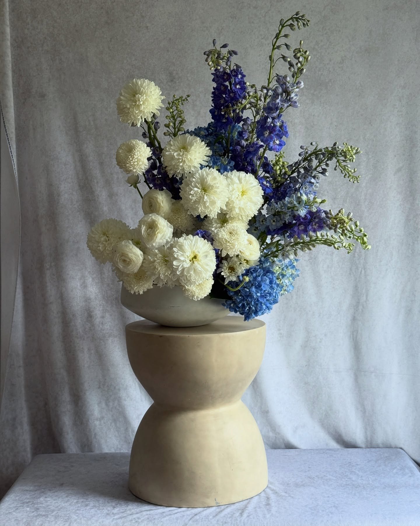 A bold, sculptural flower dance. Perfect for so many dramatic spaces: entry foyer, hotel lobby, escort table, wedding ceremony. 

Reach out if you&rsquo;re in the mood for deliberate drama of the floral variety; I&rsquo;d love to collaborate. 

Pitts