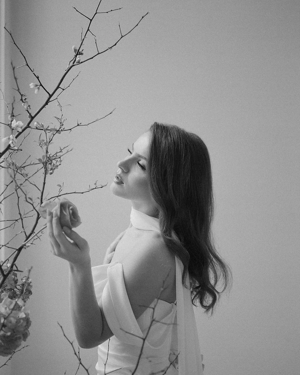 Need a sculptural airy floral moment for your ceremony or bar? We should chat! 

(And there&rsquo;s not much better than getting your designs captured by @sarahmccloskeyphoto 🥰 A true artist.) Not to mention getting to work with this whole crew of s