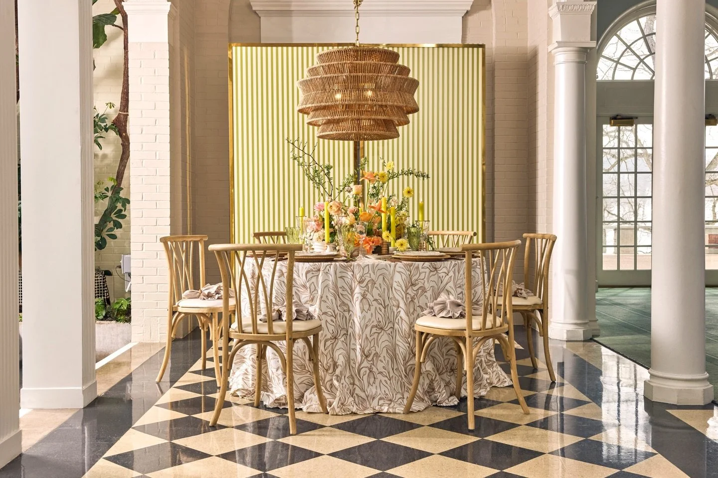 I want to eat at this table&mdash;don&rsquo;t you? Spring at its very finest welcomes you to Sunday Caf&eacute;.

I got to bring the flowers, the neon candles and some@favorite ceramics &hellip; and then the magical team @adammilliron and @anatheunce