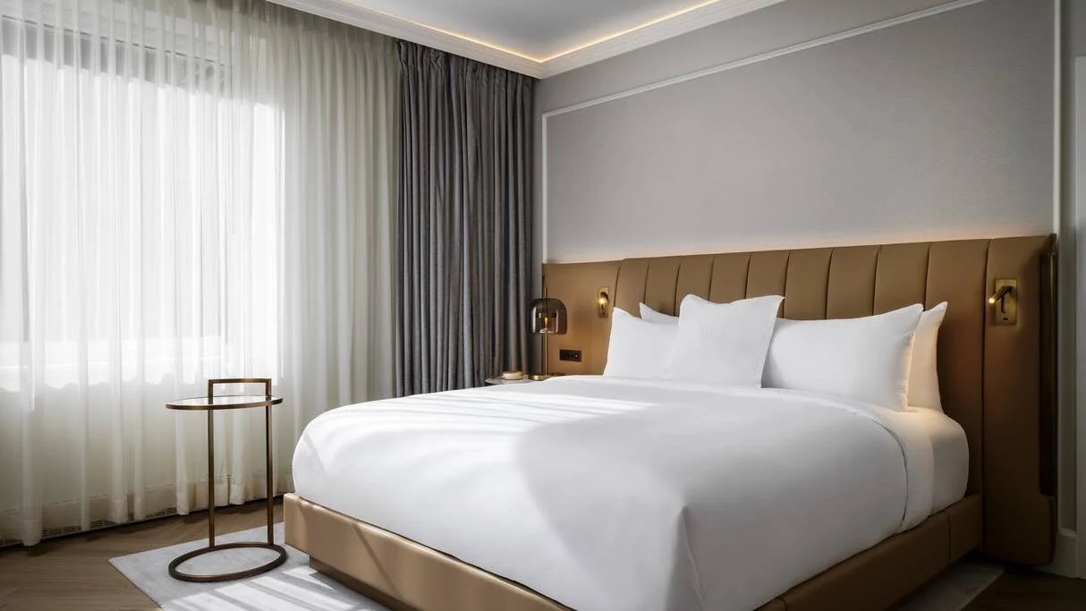 vogue-montreal-standard-king-bed-view.jpg