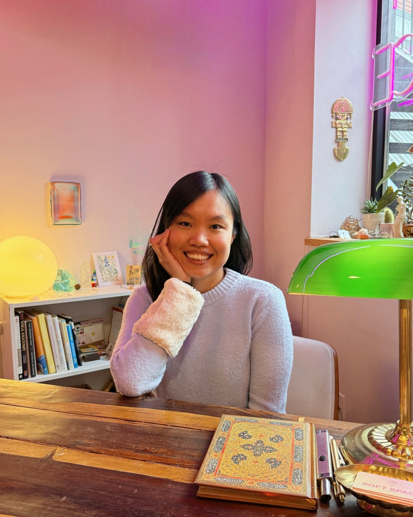 👩🏻&zwj;⚕️📈We are beyond excited to announce that Nghi has joined our team - she is a doctor of physical therapy who specializes in a whole body approach, including (optionally) pelvic floor PT! Her sessions can include manual therapy, cupping, and