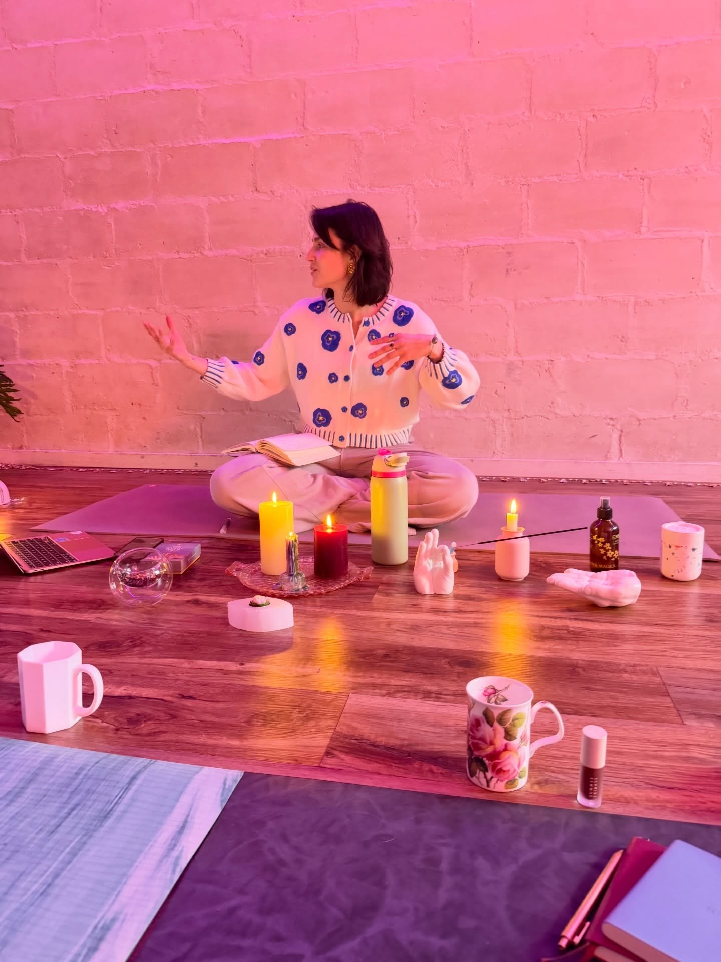 🌙We had such a sweet Solstice gathering, held by @karolinakristina 💓

Thank you all for being there, sharing your hearts, sipping tea, and breathing together. 

We are glad to say this is the first of many - Karolina will continue to hold gathering