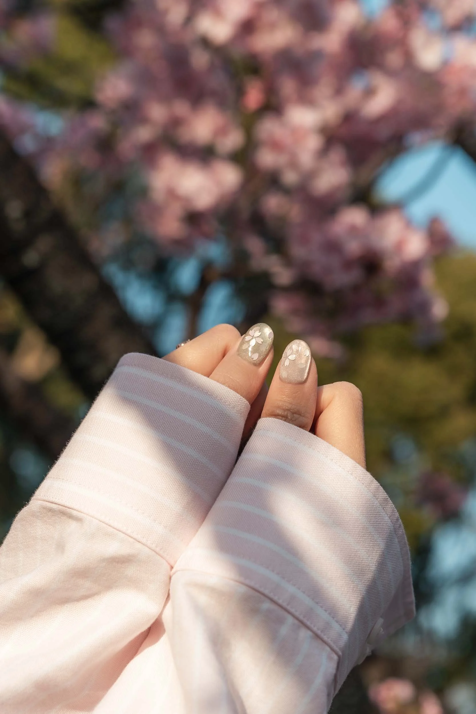 becoming-carmen-green-pink-cherry-blossom-sakura-spring-manicure-nails