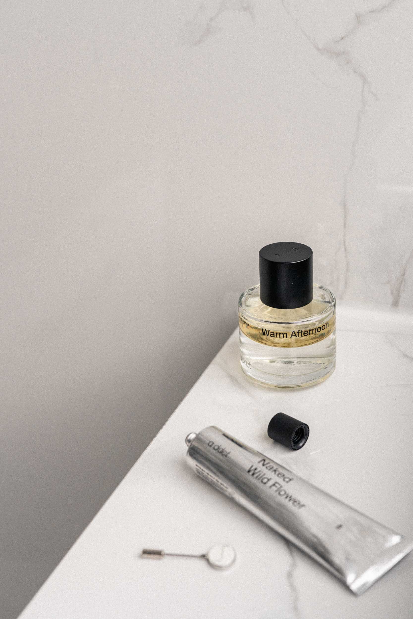 becoming-carmen-a-ddct-warm-afternoon-eau-de-parfum-naked-wild-flower-solid-perfume-korean-fragrance-review