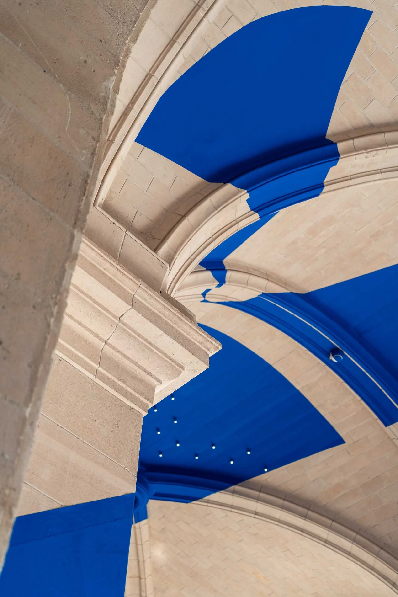 becoming-carmen-france-lille-palais-des-beaux-arts-felice-varini-eclats-de-echoes-art-installation-exhibition