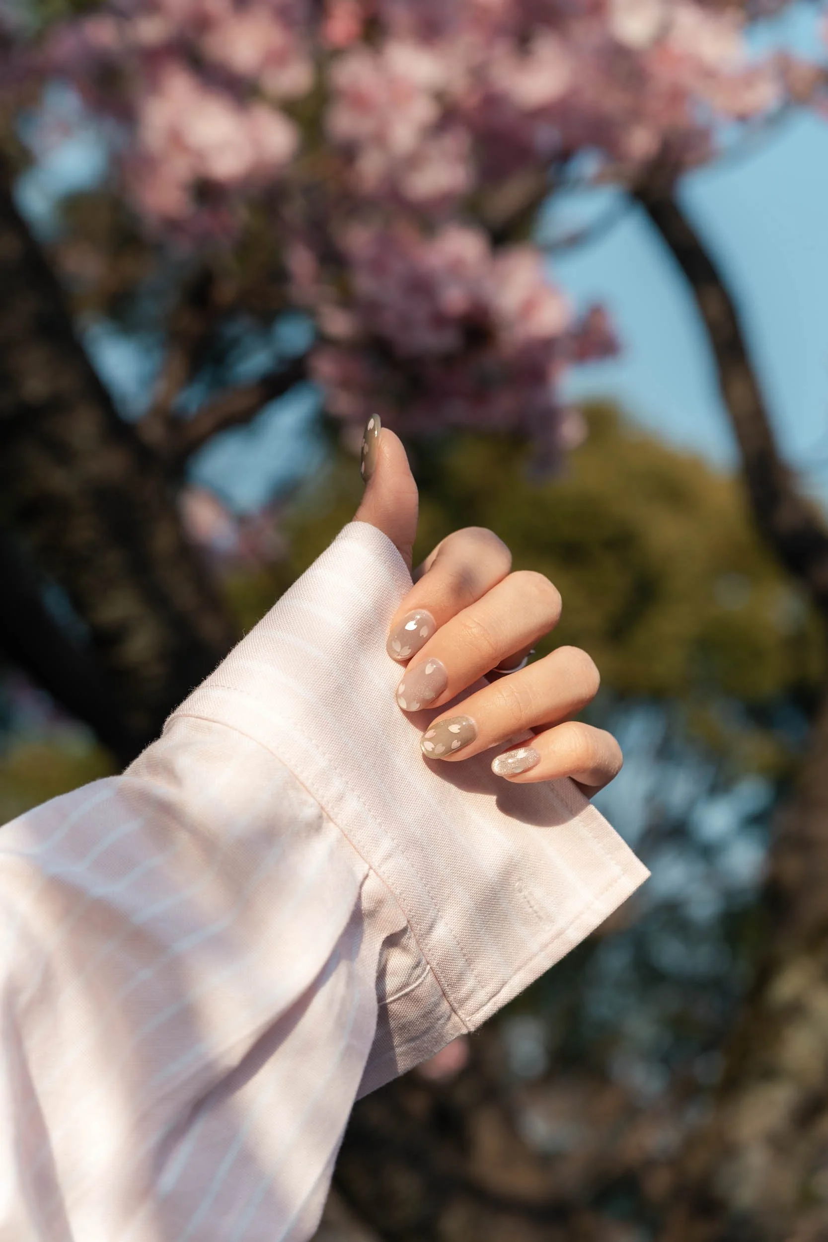 becoming-carmen-green-pink-cherry-blossom-sakura-spring-manicure-nails