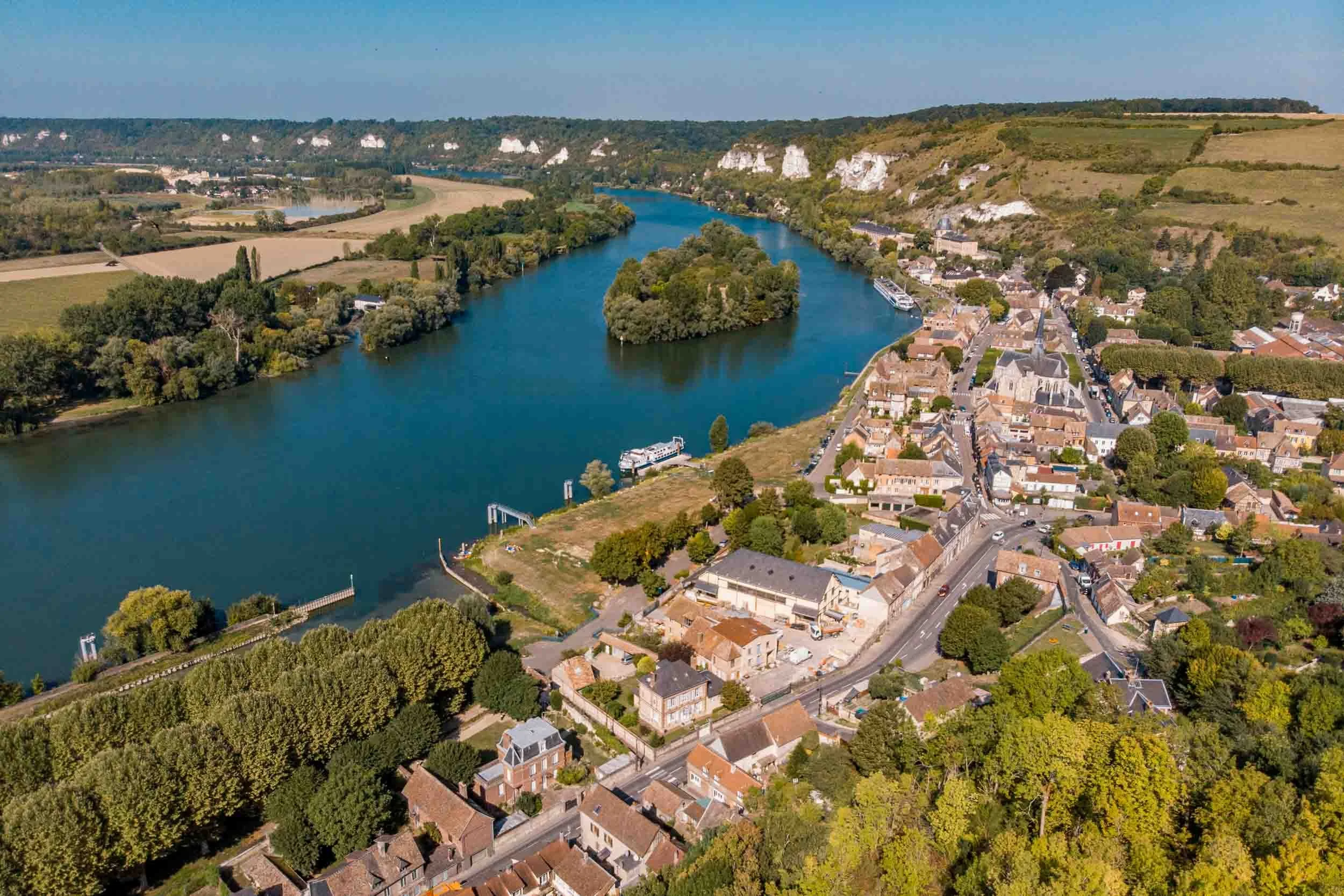becoming-carmen-travel-guide-france-les-andelys-seine-river