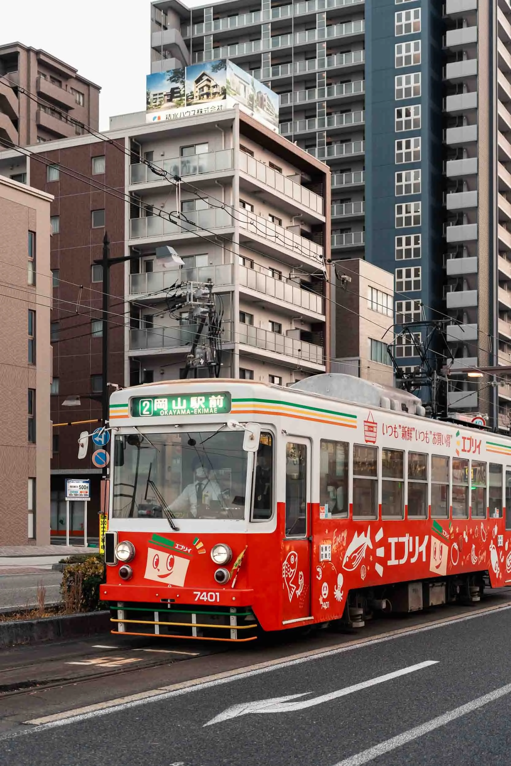 becoming-carmen-travel-guide-japan-okayama-city-tram-streetcar