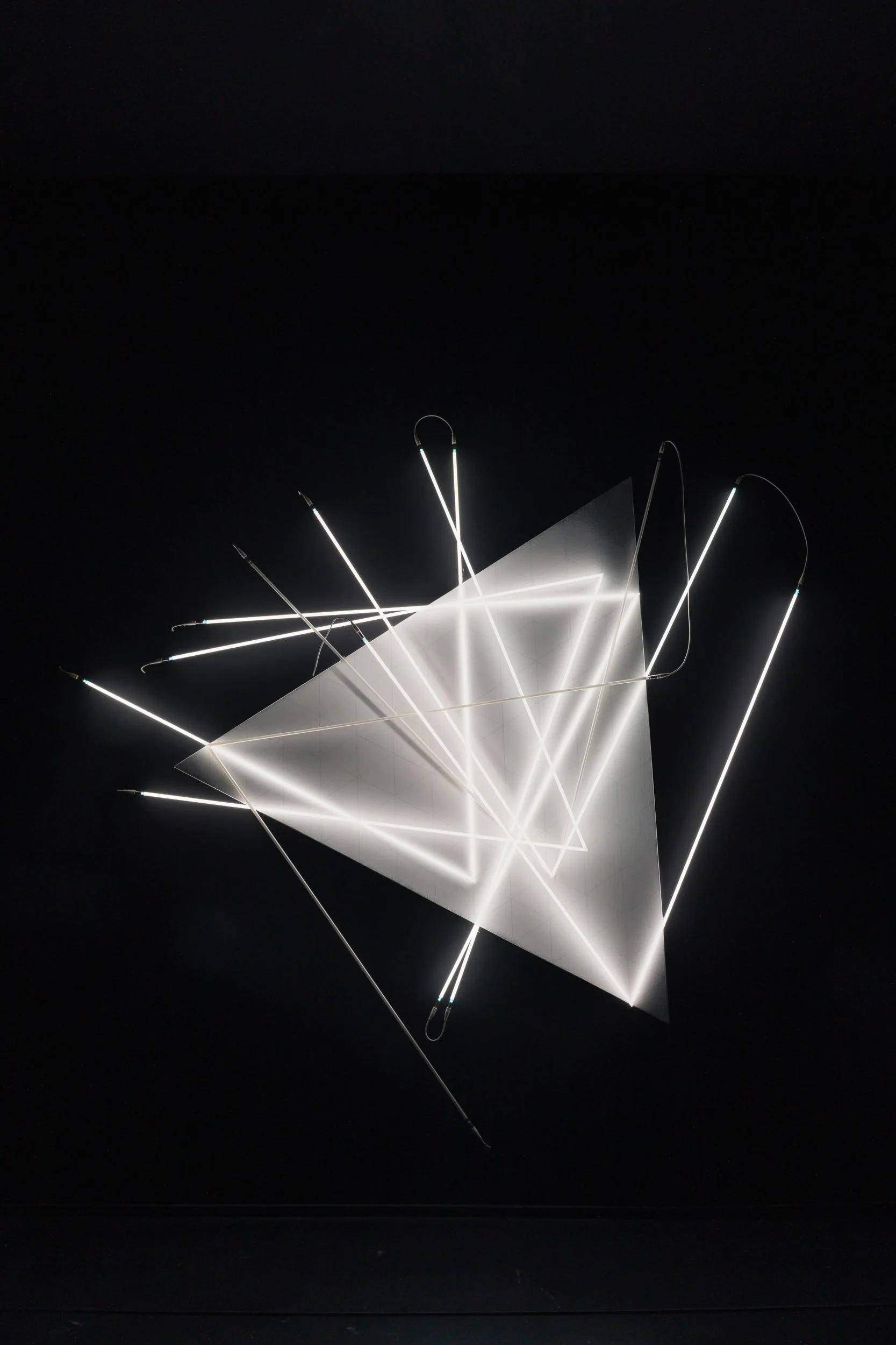 becoming-carmen-travel-france-lille-tripostal-pom-pom-pidou-art-exhibition-francois-morellet-triangle-neonly-n1