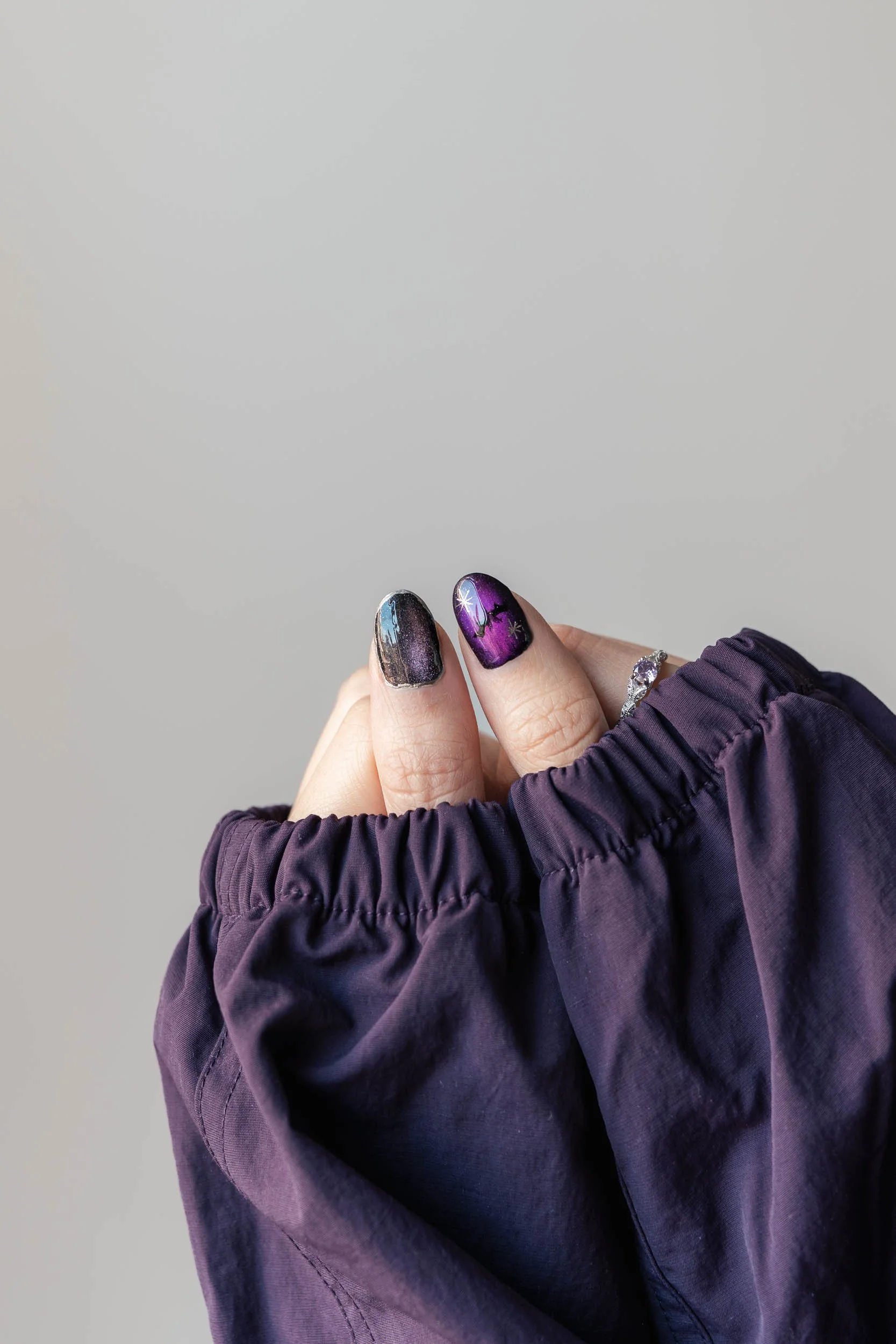 beccoming-carmen-halloween-purple-silver-bat-manicure-nails