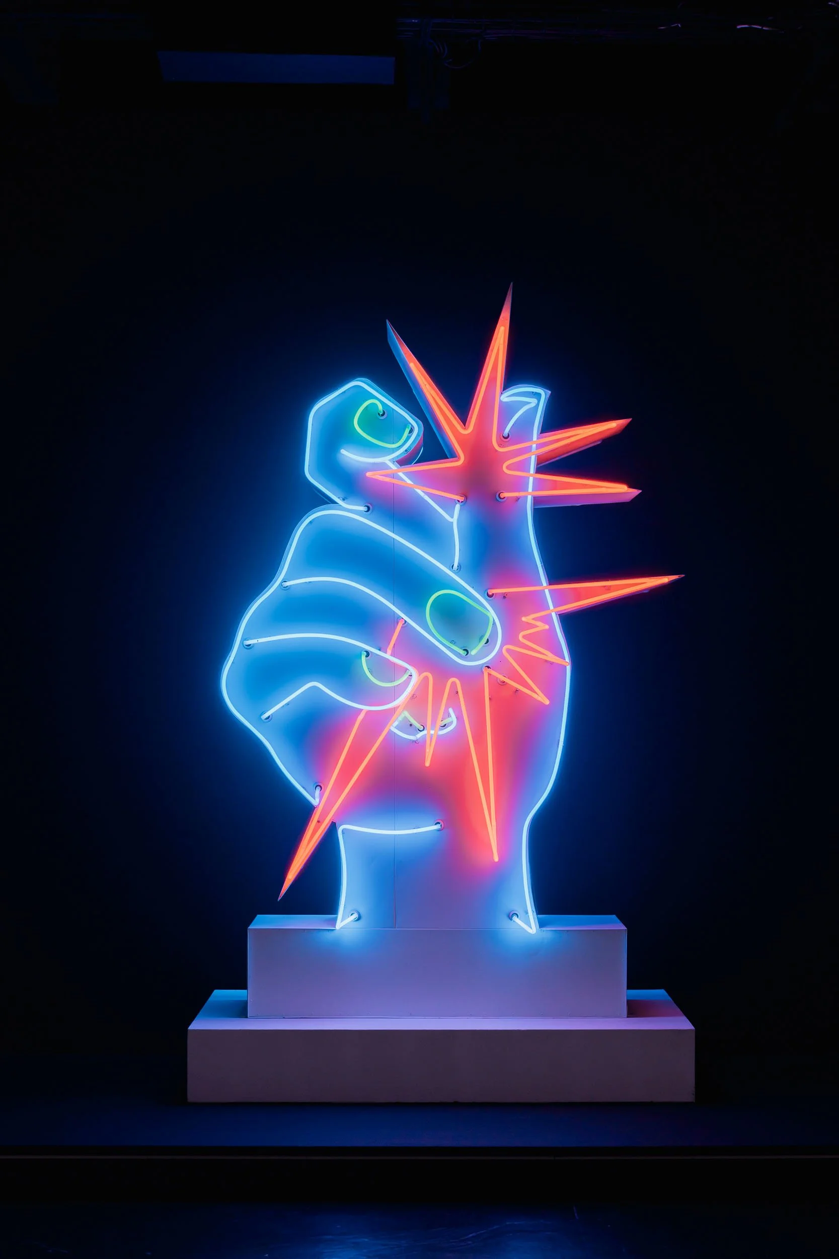 becoming-carmen-travel-france-lille-tripostal-pom-pom-pidou-art-exhibition-martial-raysse-america-america-neon-light