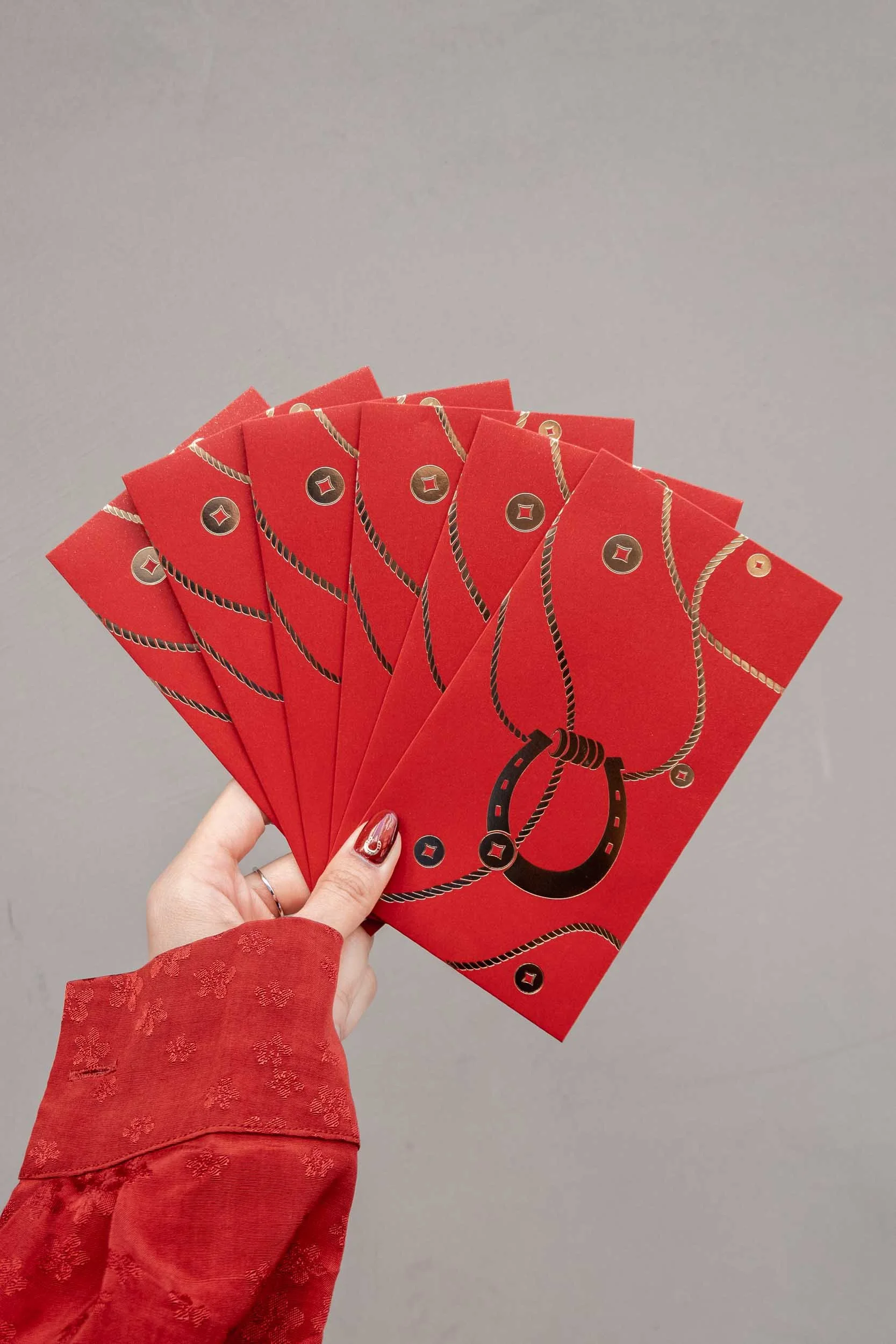 becoming-carmen-hong-kong-chinese-new-year-auspicious-greetings-horse-red-packets