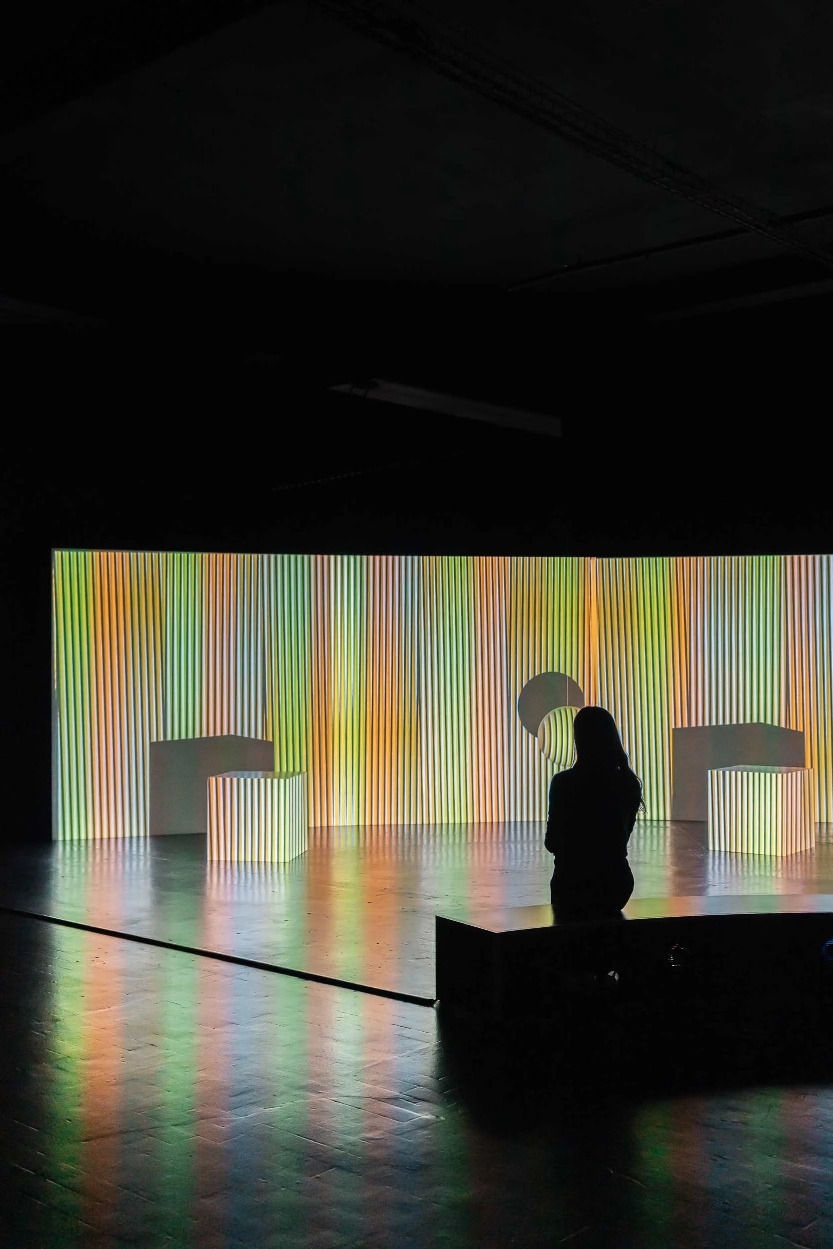 becoming-carmen-travel-france-lille-tripostal-pom-pom-pidou-art-exhibition-carlos-cruz-diez-environnement-chromointerferent