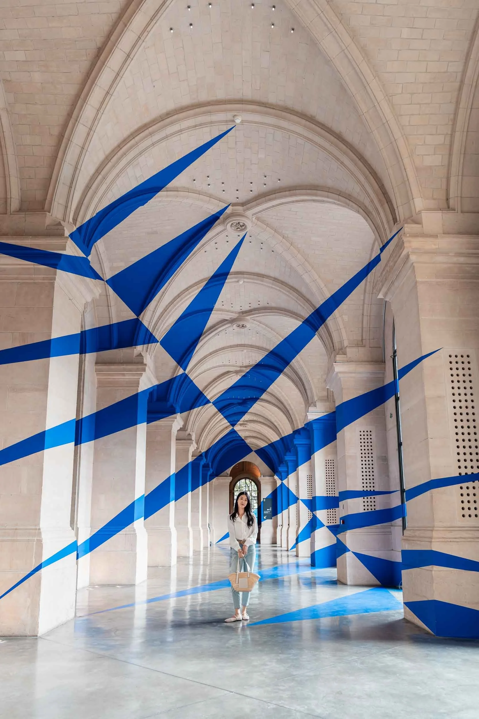 becoming-carmen-france-lille-palais-des-beaux-arts-felice-varini-eclats-de-echoes-art-installation-exhibition-diagonale-aux-dix-sept-triangles