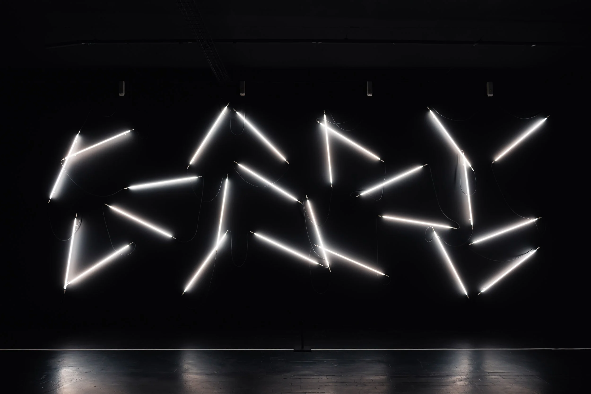 becoming-carmen-travel-france-lille-tripostal-pom-pom-pidou-art-exhibition-francois-morellet-pi-weeping-neonly-n3