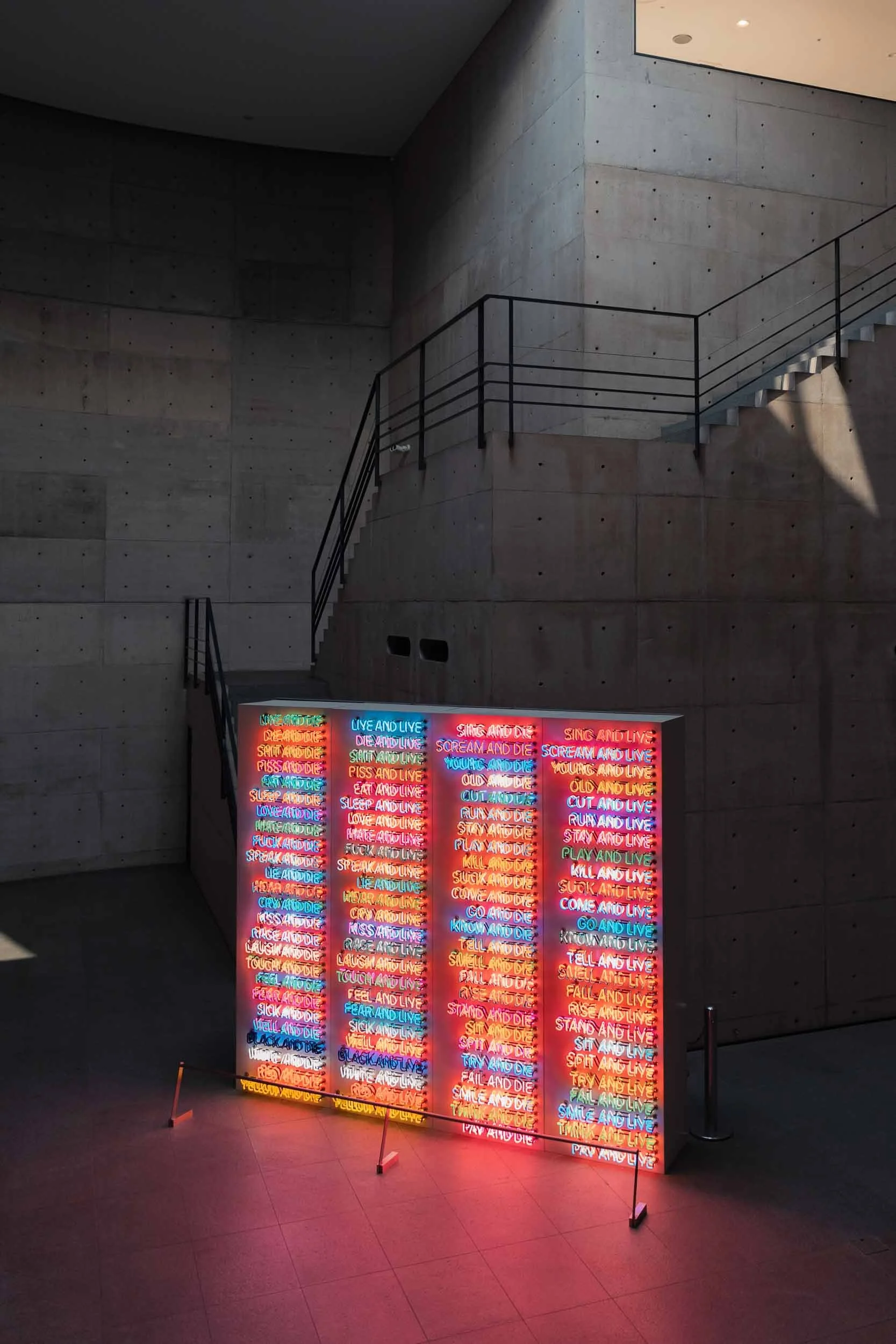 becoming-carmen-travel-guide-japan-naoshima-island-benesse-house-museum-bruce-nauman-100-live-and-die