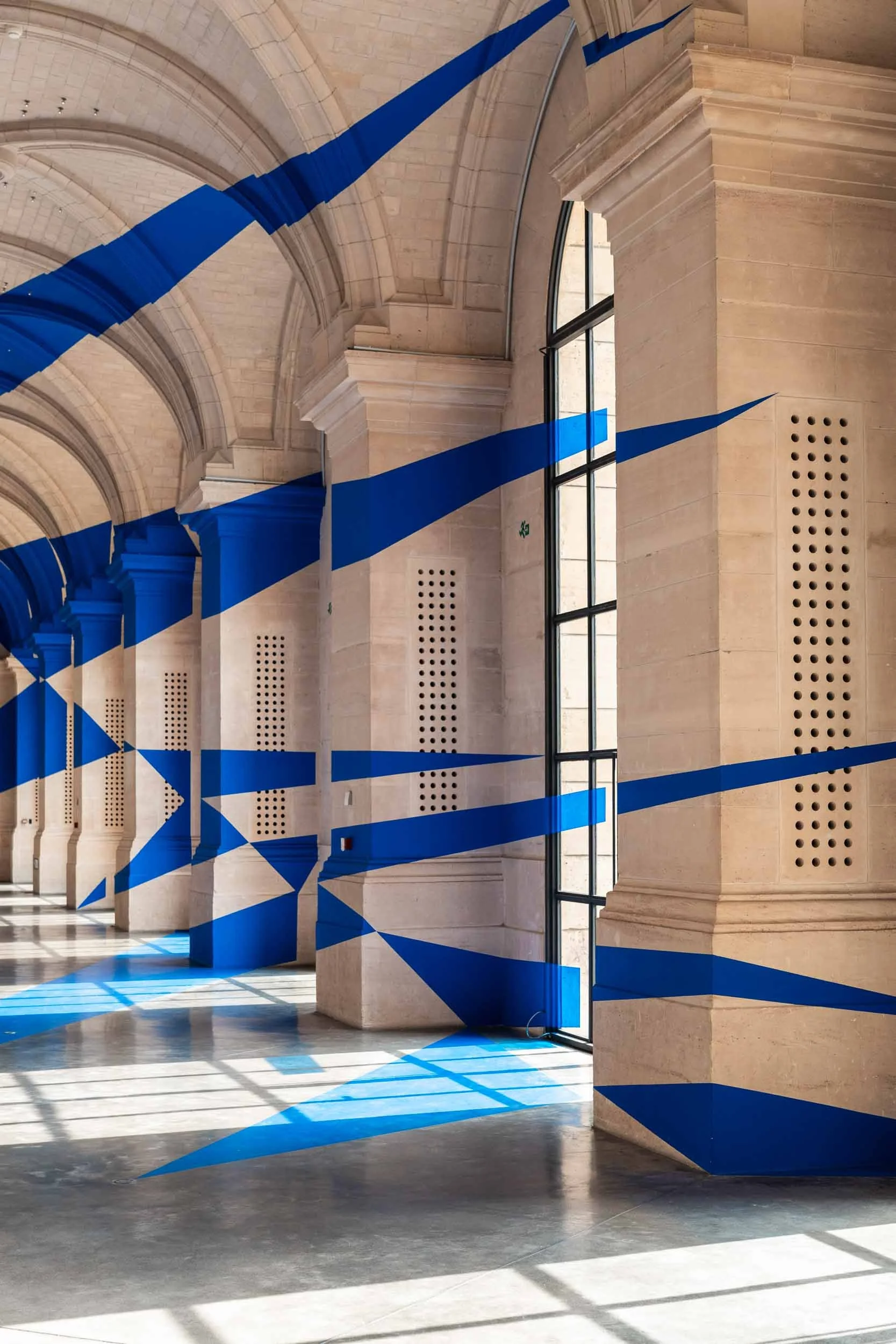 becoming-carmen-france-lille-palais-des-beaux-arts-felice-varini-eclats-de-echoes-art-installation-exhibition