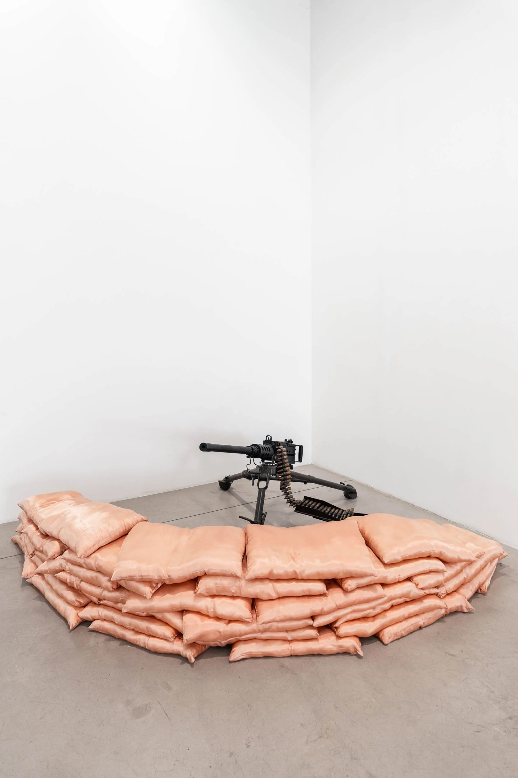 becoming-carmen-travel-france-dunkirk-frac-grand-large-hauts-de-france-art-museum-resistances-memories-of-yesterday-and-today-leo-copers-sans-titre