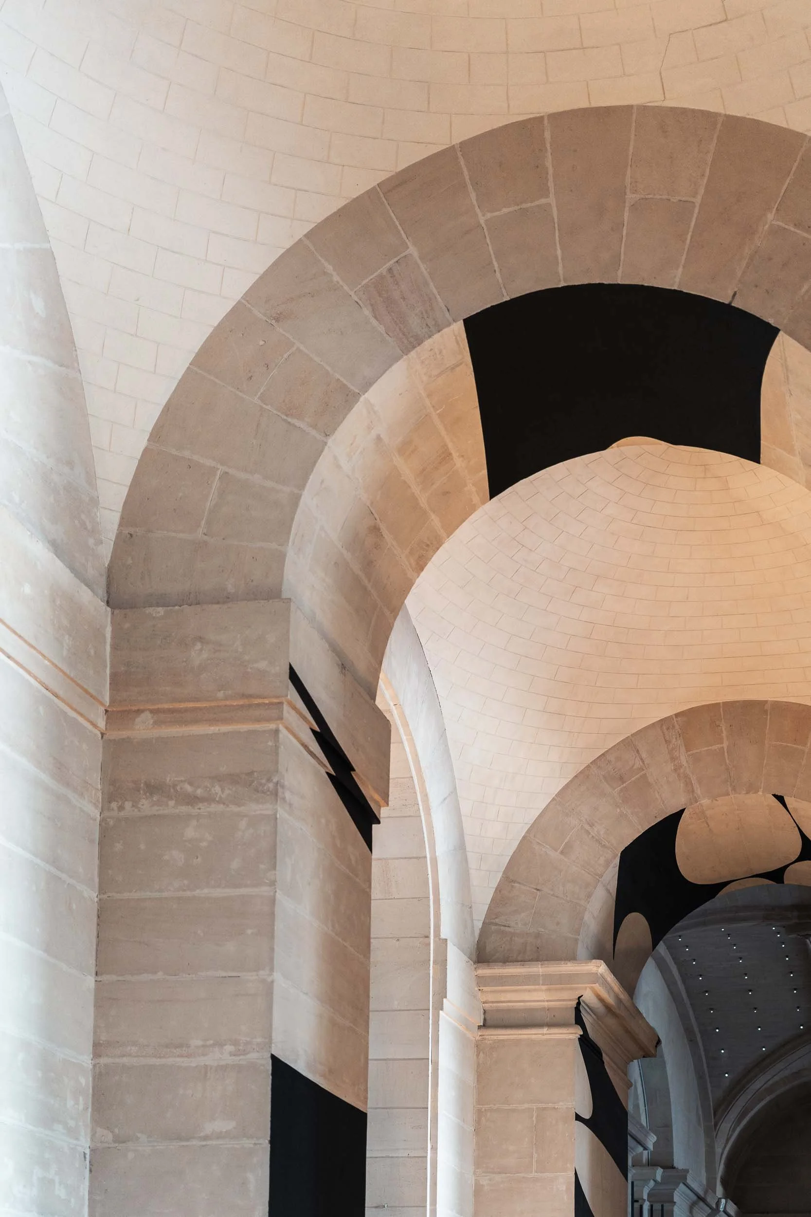 becoming-carmen-france-lille-palais-des-beaux-arts-felice-varini-eclats-de-echoes-art-installation-exhibition