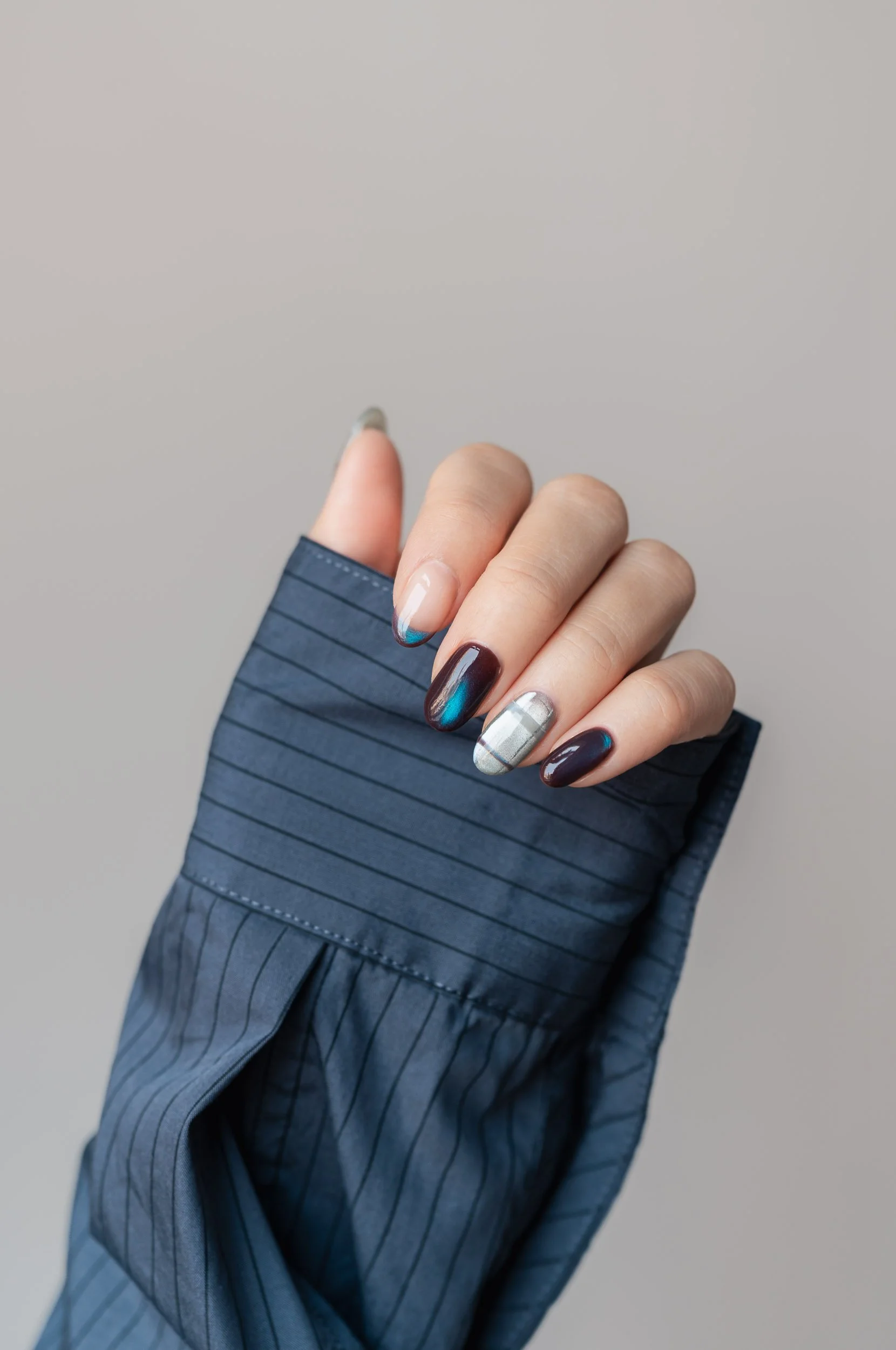 becoming-carmen-blue-brown-silver-tartan-check-manicure-nails