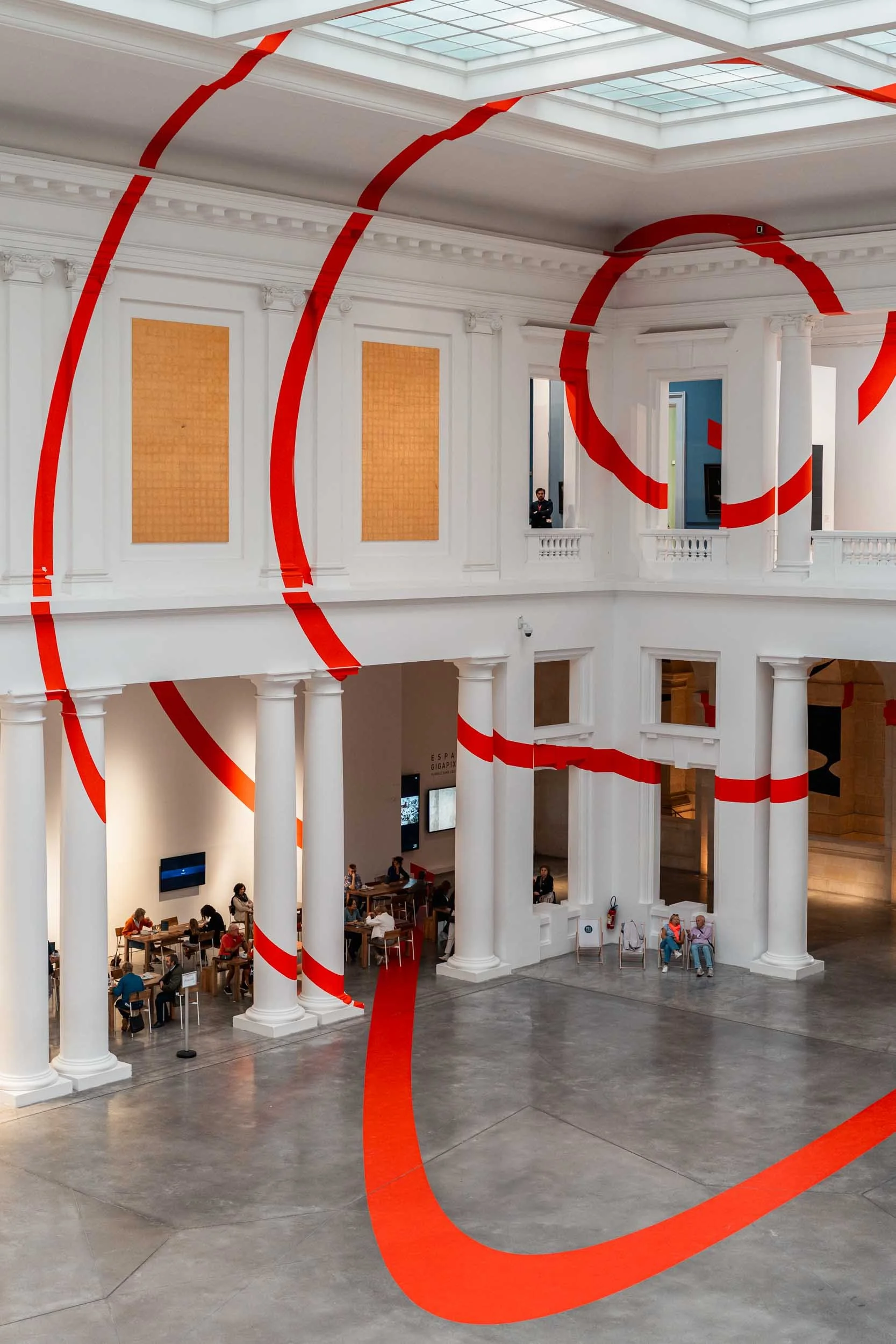 becoming-carmen-france-lille-palais-des-beaux-arts-felice-varini-eclats-de-echoes-art-installation-exhibition