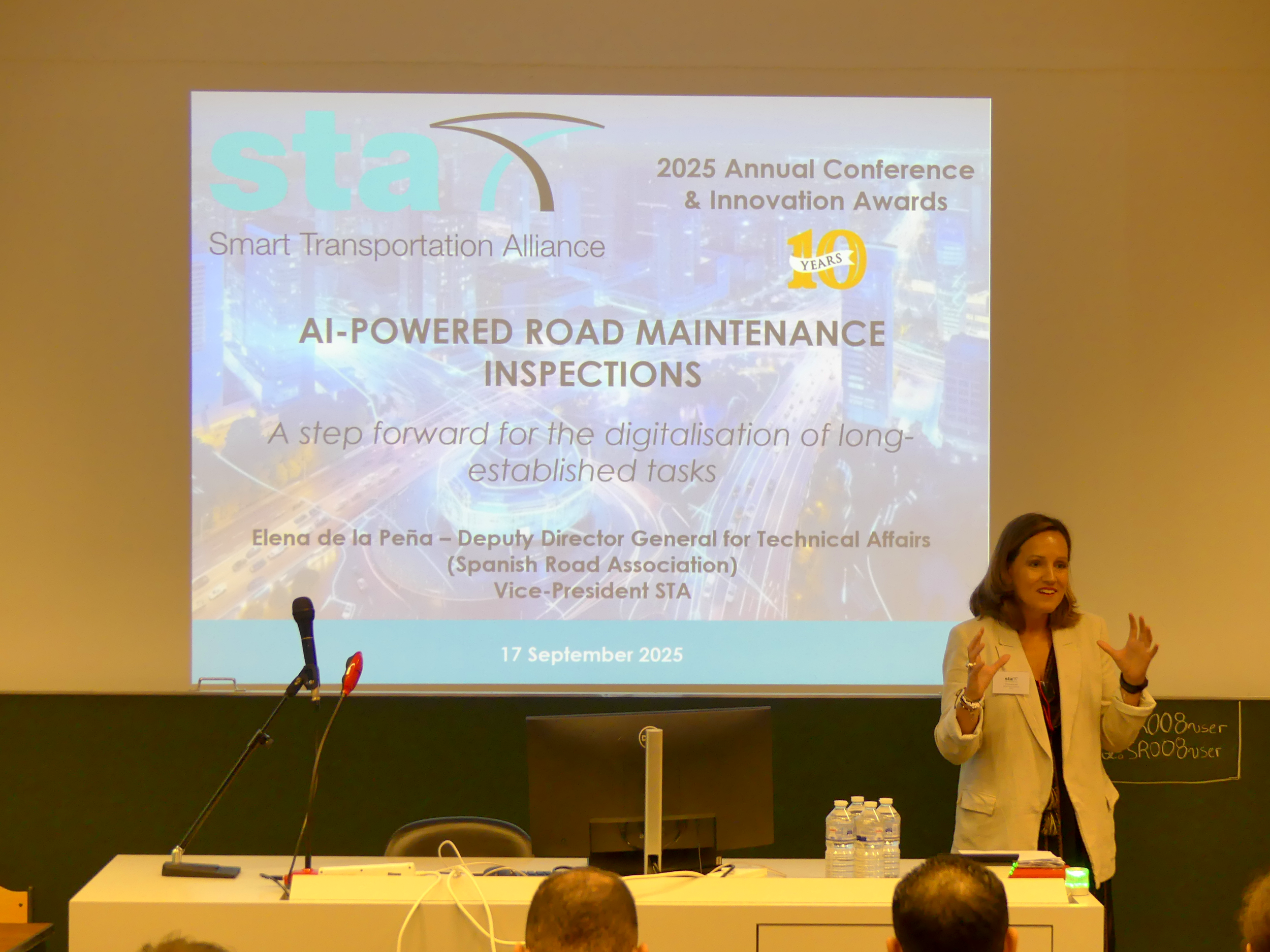 Dr Elena de la Peña at Roundtable 1