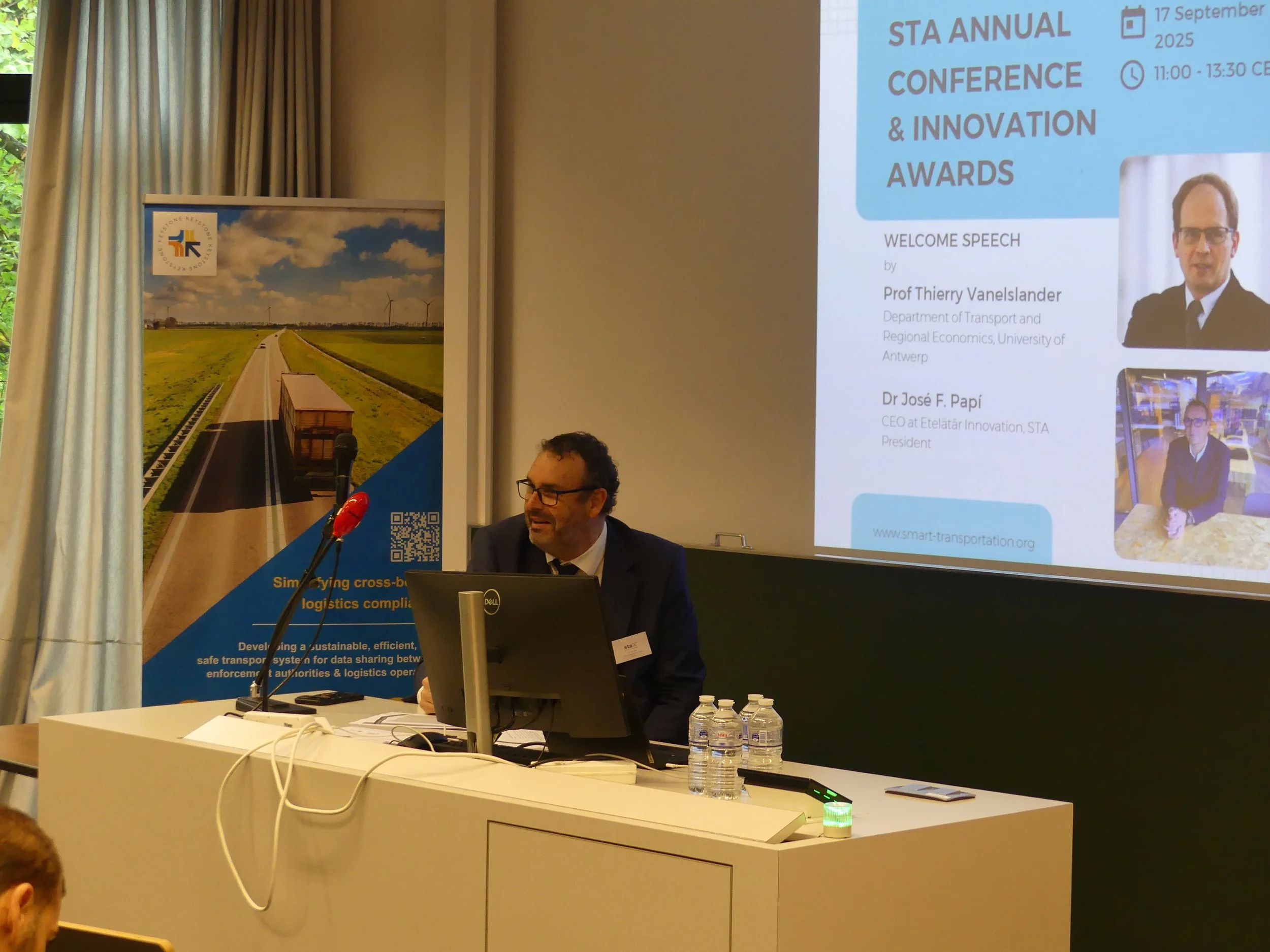 Dr José F. Papí moderating the conference