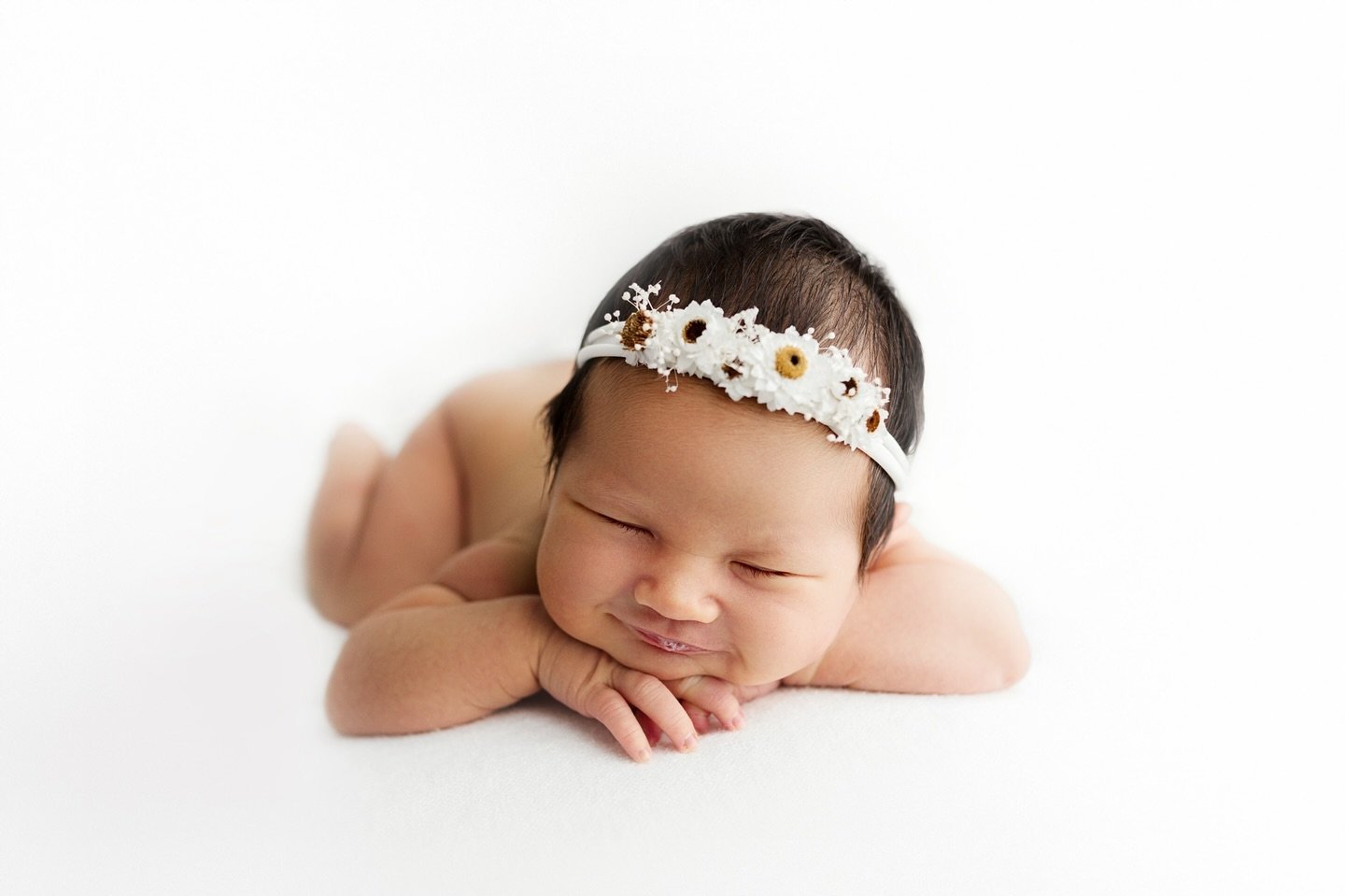 So dang cute! I love a little newborn smirk 🤍

#newbornsmiles #newborn #newbornbaby #newborns #newbornphotography #newbornphotographer #newbornprops #newbornposing #newbornphotoshoot #newbornphoto #newbornprops #newbornportrait #kitchener #kitchener
