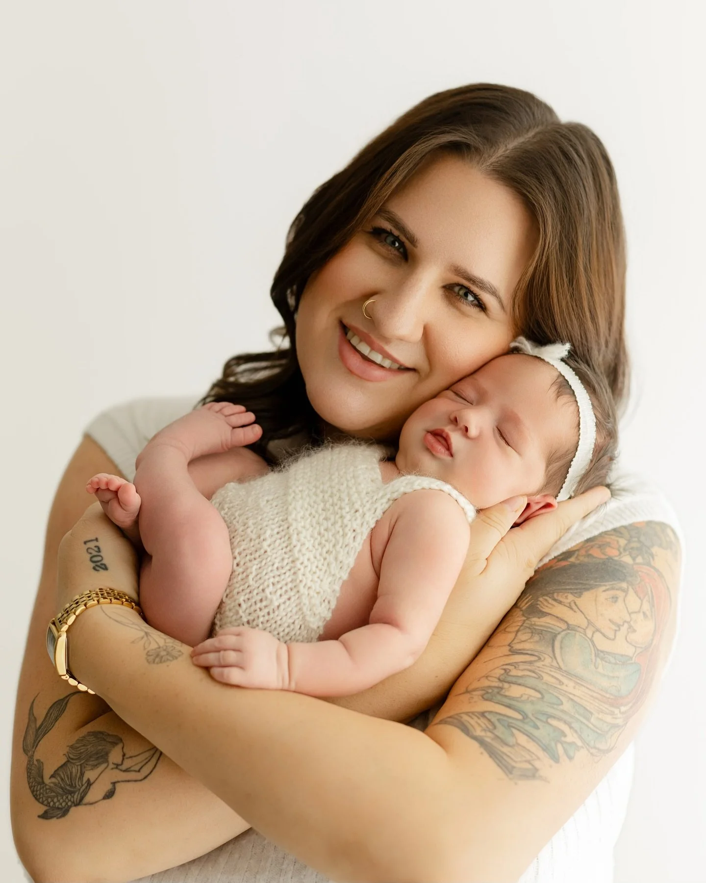 Gorgeous mama, gorgeous baby, and a tiny baby smirk! This could not be more perfect 🫶🏼