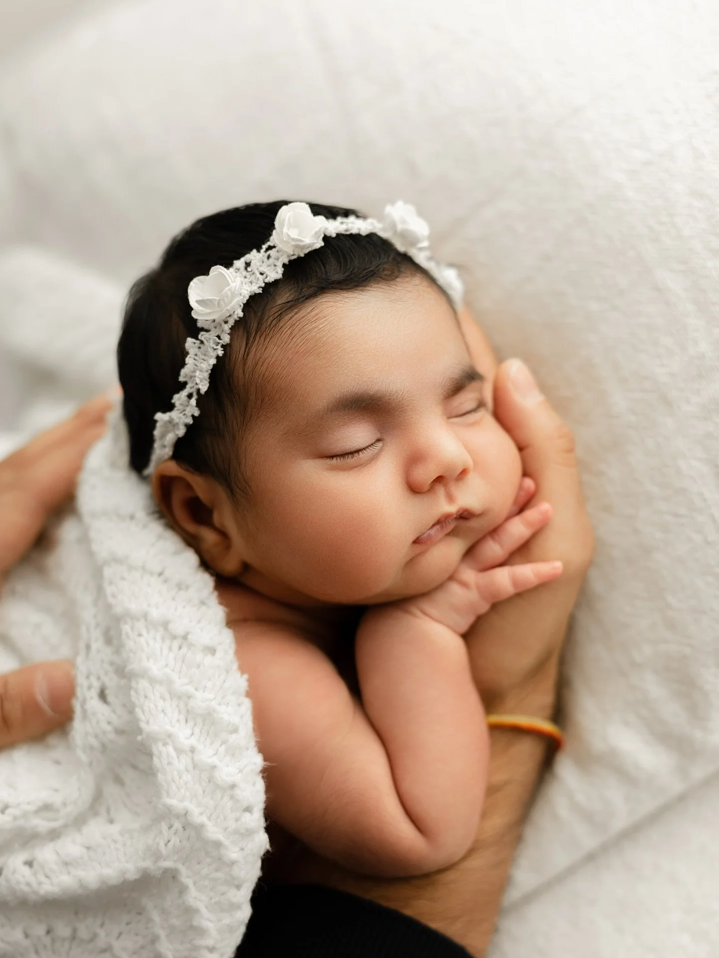 They don&rsquo;t stay this little for long, so these poses with baby nestled into your hands will forever serve as a reminder of how tiny they once were 🥹

#Newborn #newbornbaby #newborns #newbornphotography #newbornphotographer #newbornprops #newbo