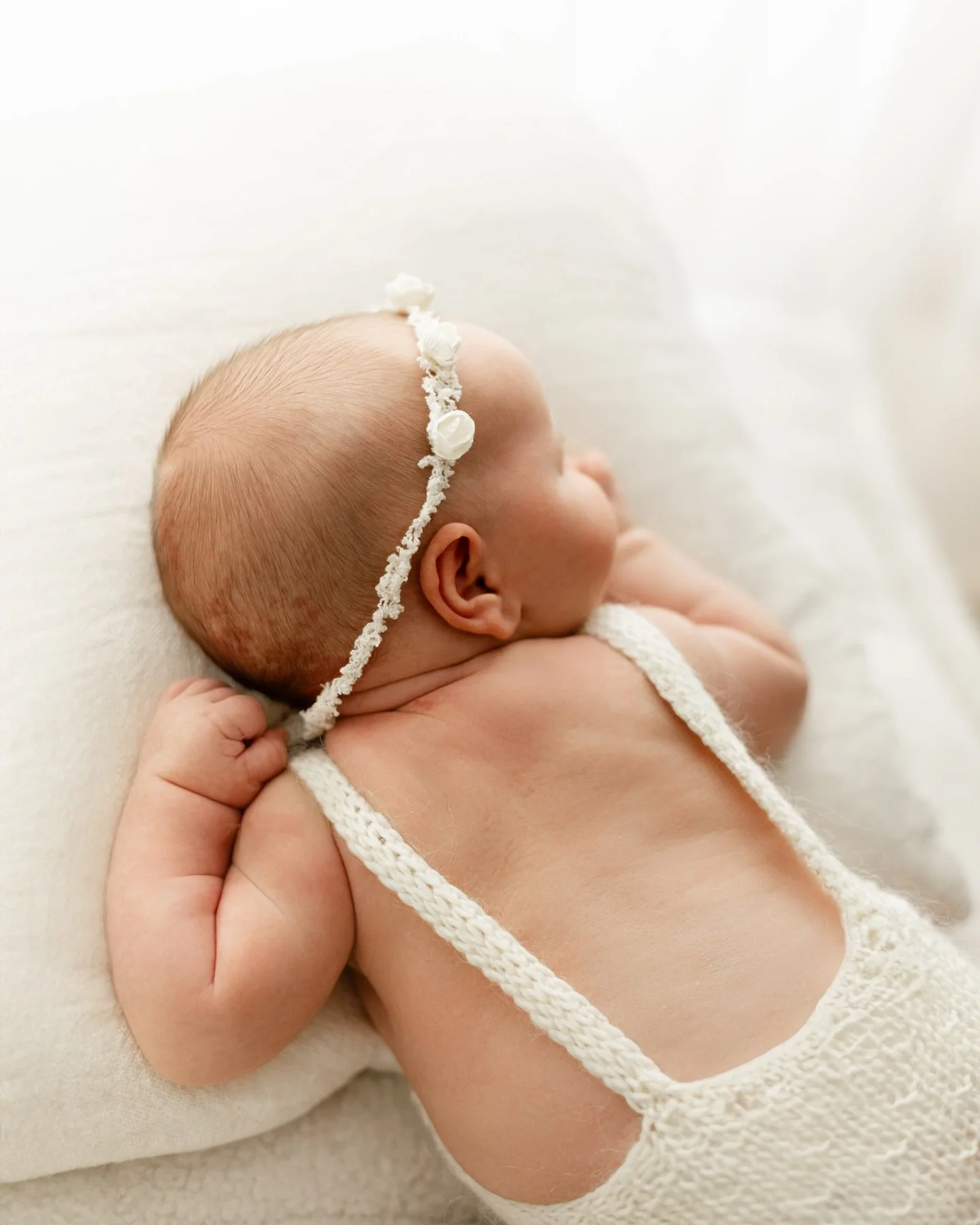 Sometimes you&rsquo;ll see a full gallery of baby photos here, and other times (like this one) it&rsquo;s just a little peek 🤍 Every family gets to decide what (or if!) they&rsquo;re comfortable sharing, and I always respect that. Whether it&rsquo;s