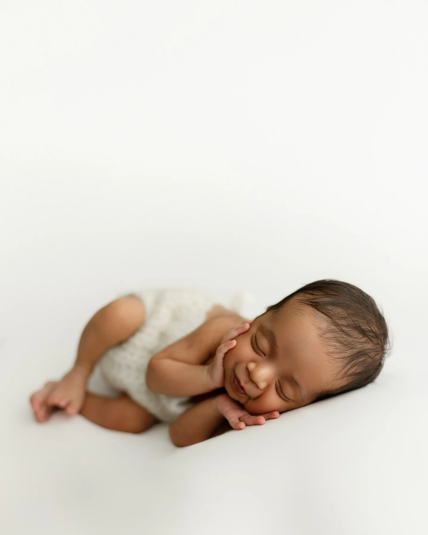 Fresh from this morning&rsquo;s newborn session with the absolute sweetest little guy 🫶🏼