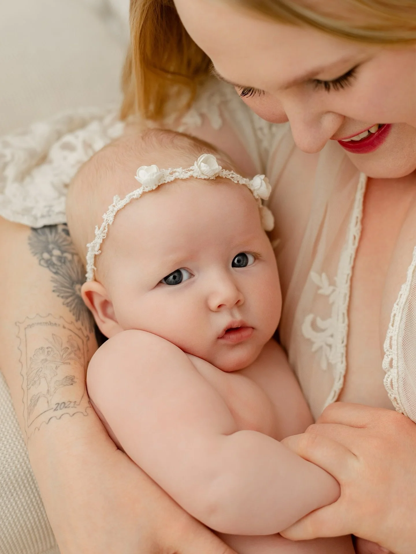 A few favourite moments from this sweet session just for mama and her baby 🫶🏼