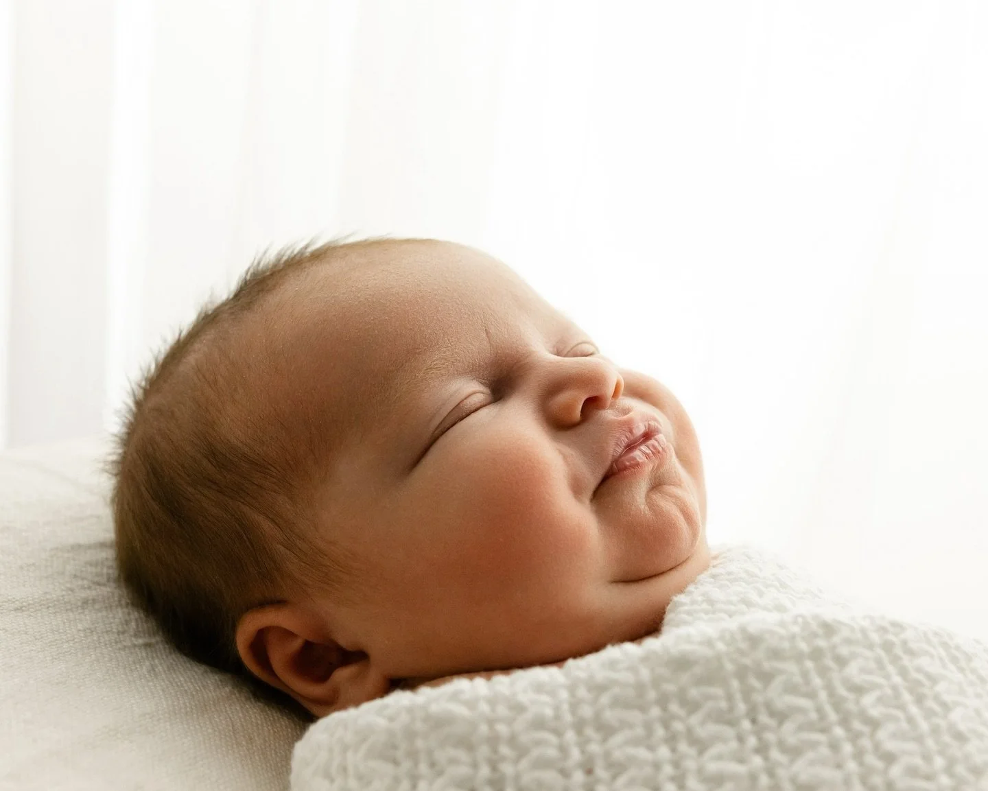 Tiny little baby features 🥹 Which tiny details of your little one were you sure you absolutely did not want to forget? I&rsquo;m personally a sucker for a squishy side profile