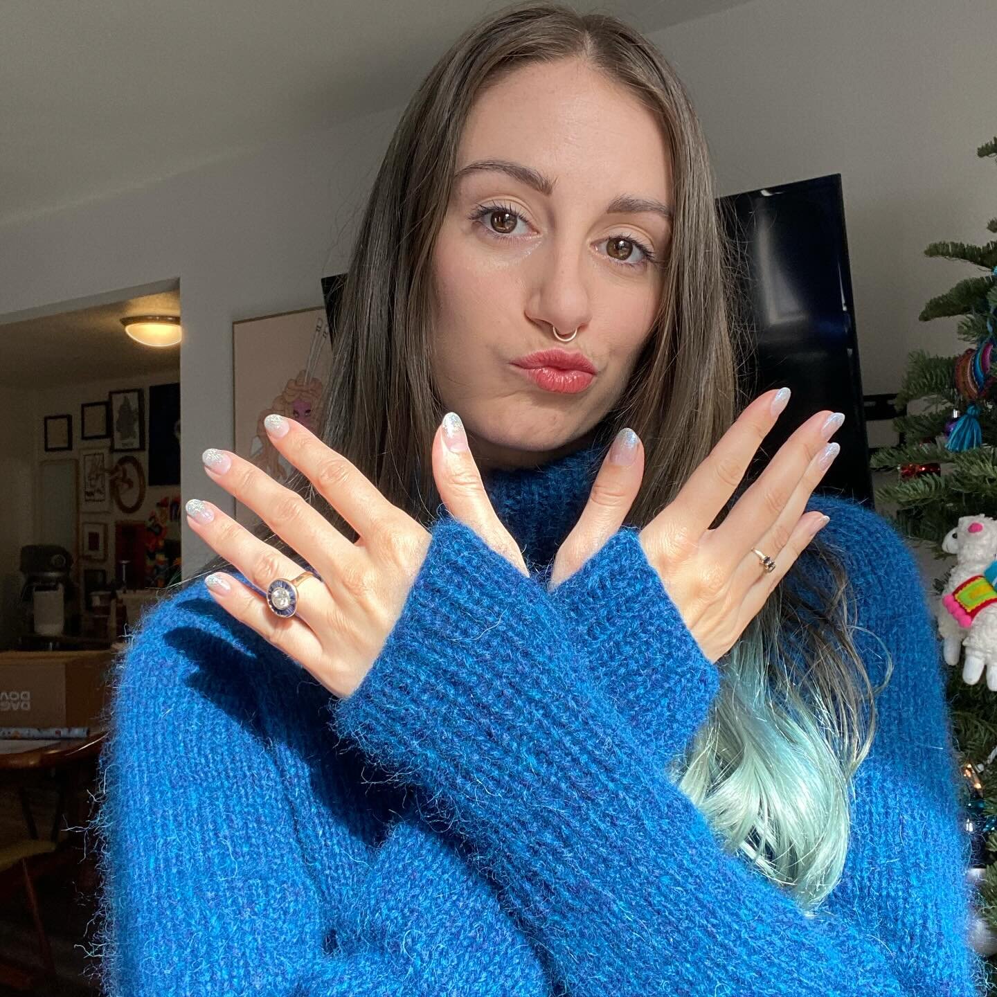 #totallytubularturtleneck by @parknknit was the absolute perfect selfish knit for the holiday season. I modded this to be cropped with a split hem and added thumbholes 💙 unrelated to the sweater but @zofiadayco designed the perfect engagement ring w