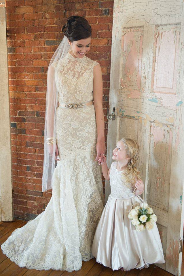From a photo shoot at the Historic Belknap Mill for Lakes Region Bride magazine with Private Weddings and Events, Lotus Floral Designs, Ladylike Love Bridal Styling & Accessories & Lori-Anne Lemieux Makeup Artistry.
Photos courtesy of Simpell Photog