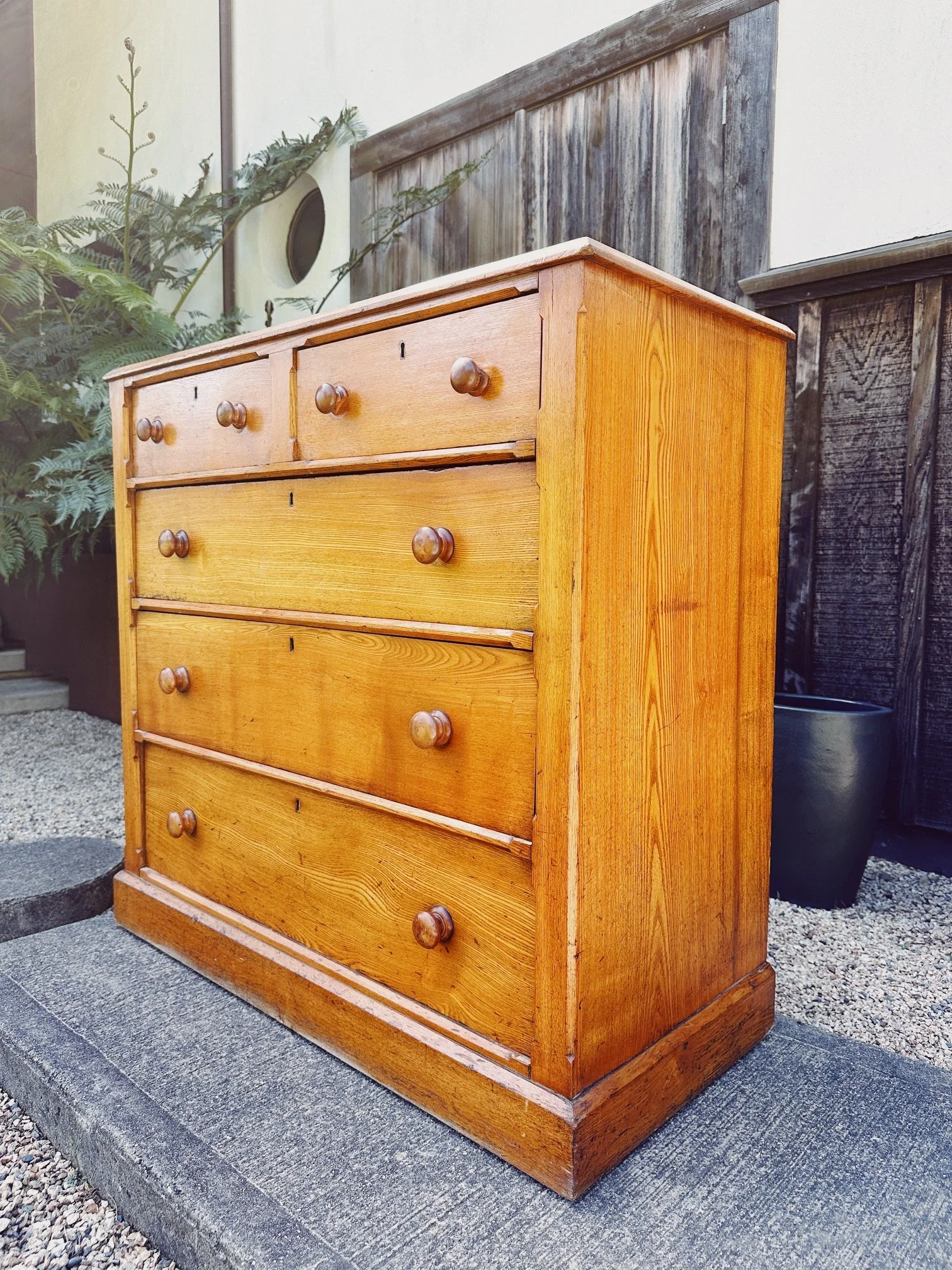 chest of drawers (3).JPG