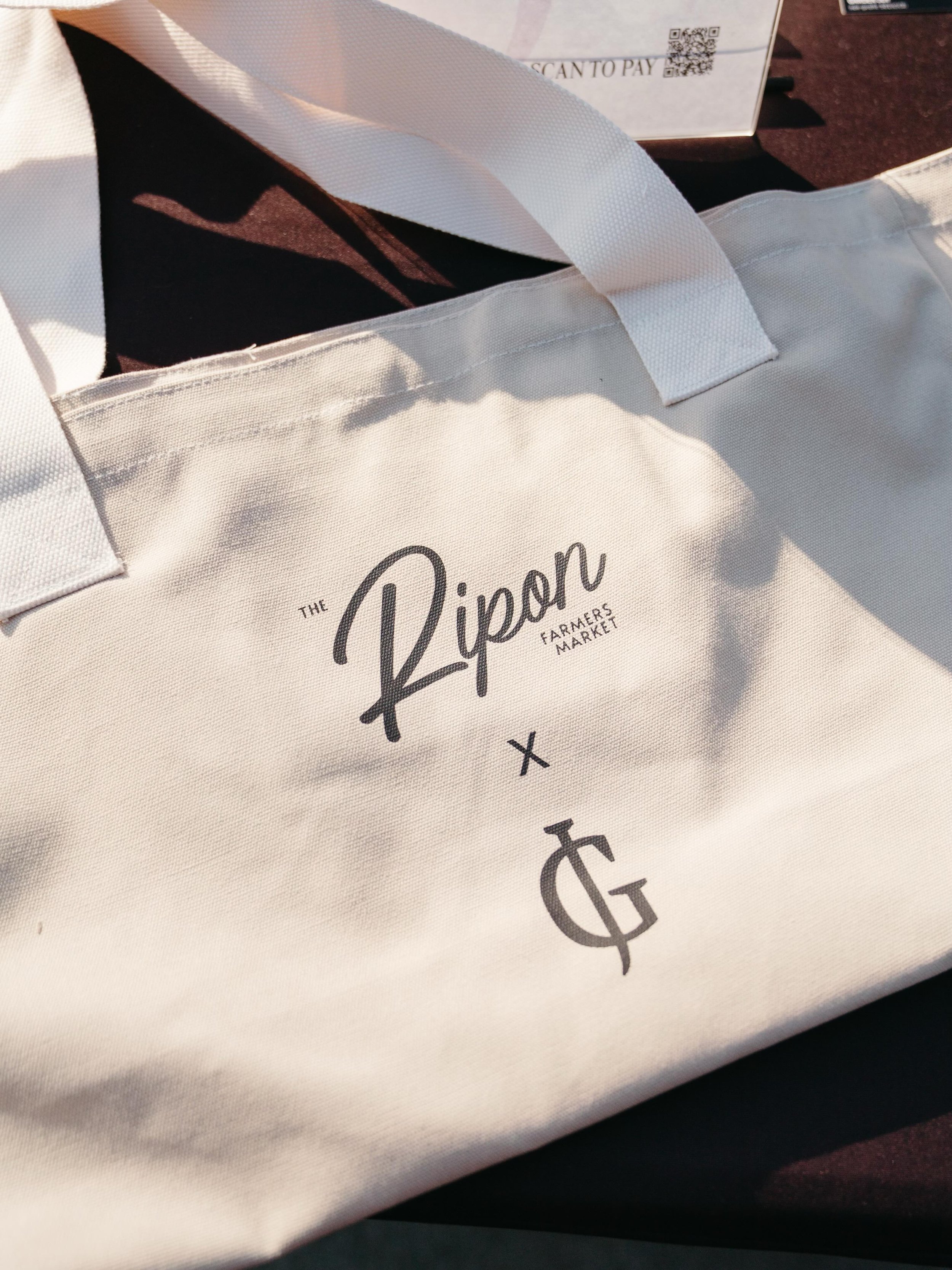 The TOTE BAG you&rsquo;ve been waiting for is finally HERE! 

✔️ Oversized
✔️Extra-wide comfy straps
✔️Inside zipper pocket
✔️Brand New Design

Perfect for hauling home all your farmers market favorites while supporting Garden Joy + Ripon Farmer&rsqu