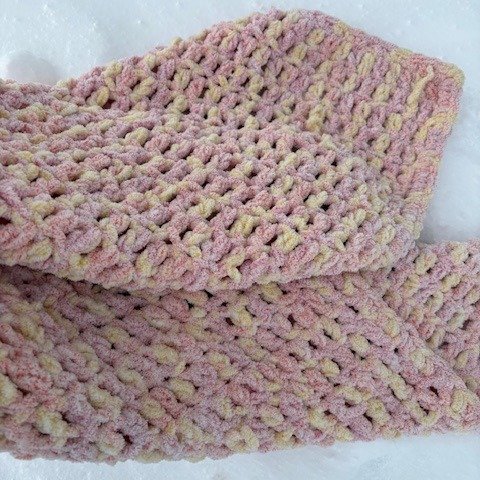 🧸 Lost Blanket &ndash; Please Share 🧸

I found this blanket on Main Street in front of Elgin Jeweller&rsquo;s this afternoon.  I have brought it into our office for safekeeping.

This appears to be a special blanket that may be deeply missed. Pleas