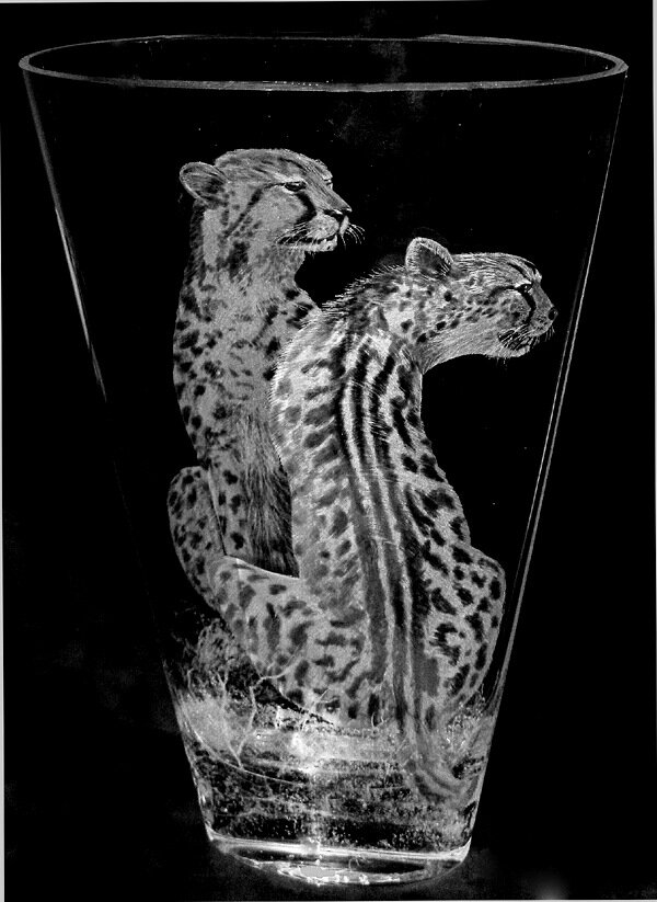 24cm Vase with pair of king cheetah