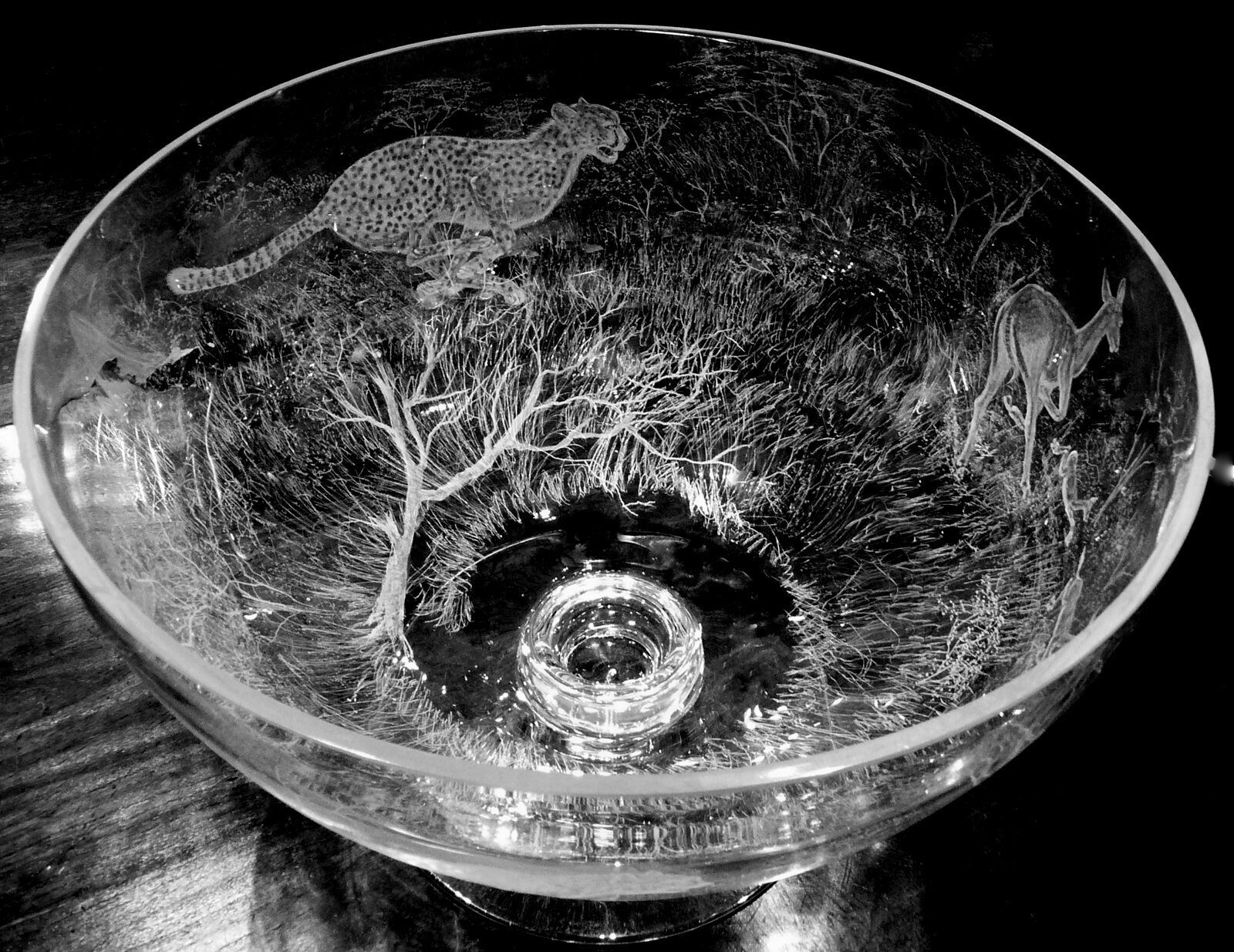 Large bowl with cheetah chasing antelope