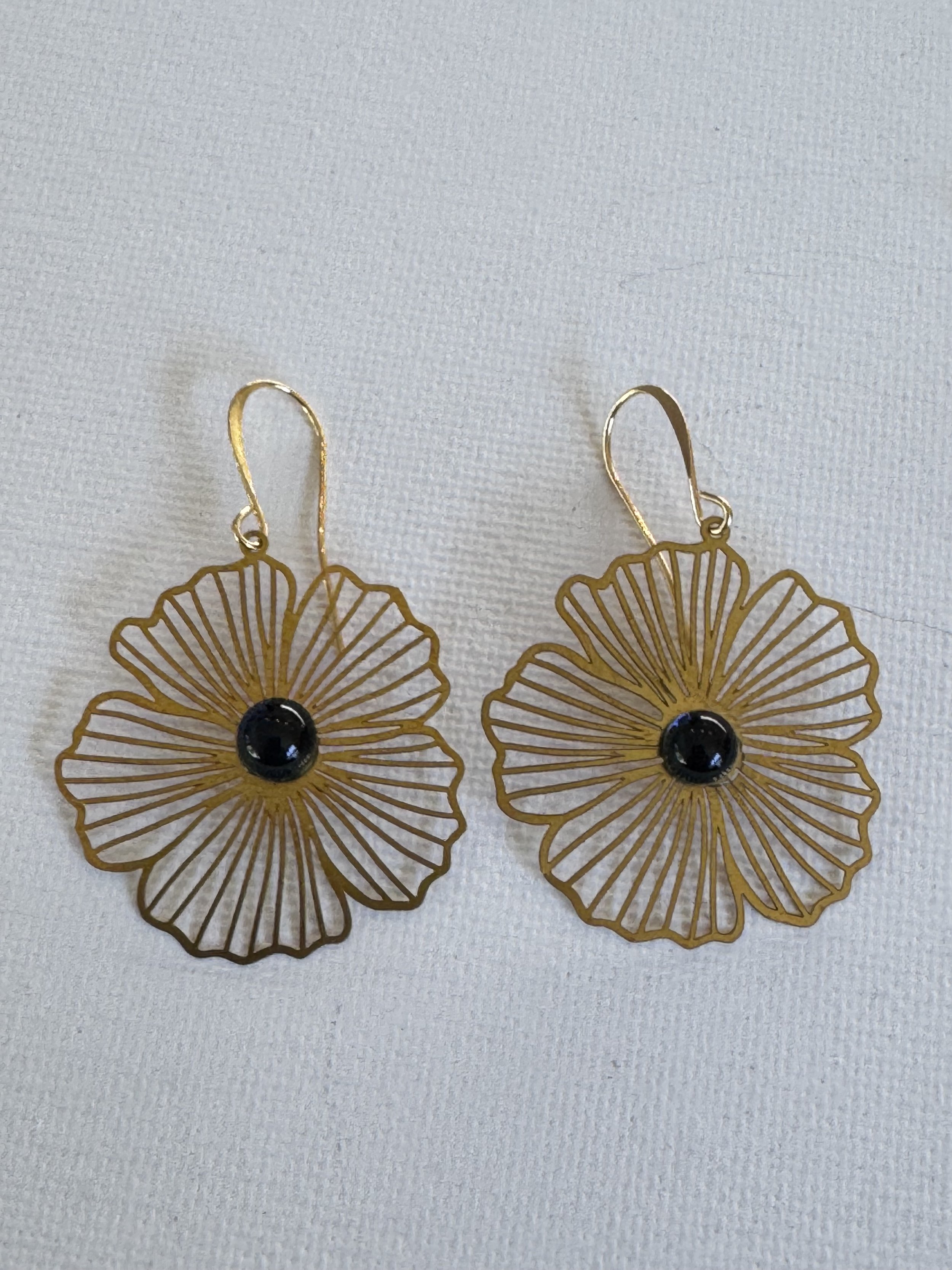 14 kt gold flower earrings