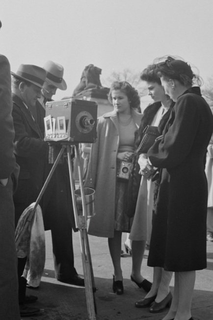 Howard Greenberg Gallery Shows “A Female Gaze”-12 Photographers 70 Year Time Span