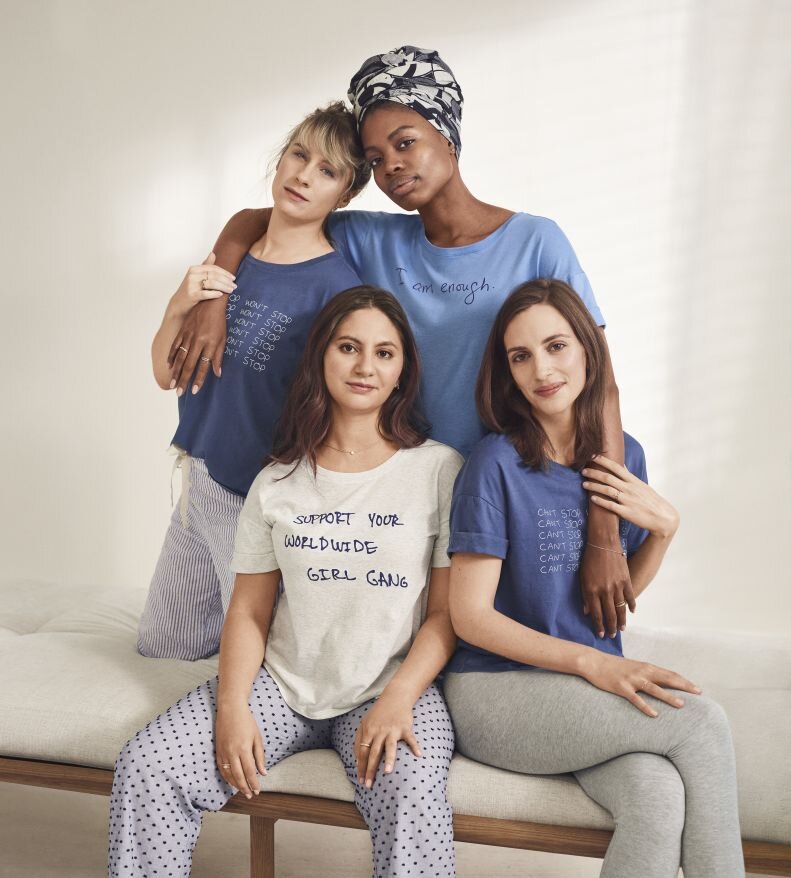 GAP: International Women’s Dayに向けて発表された”forever favorite”のスローガンつきTシャツ