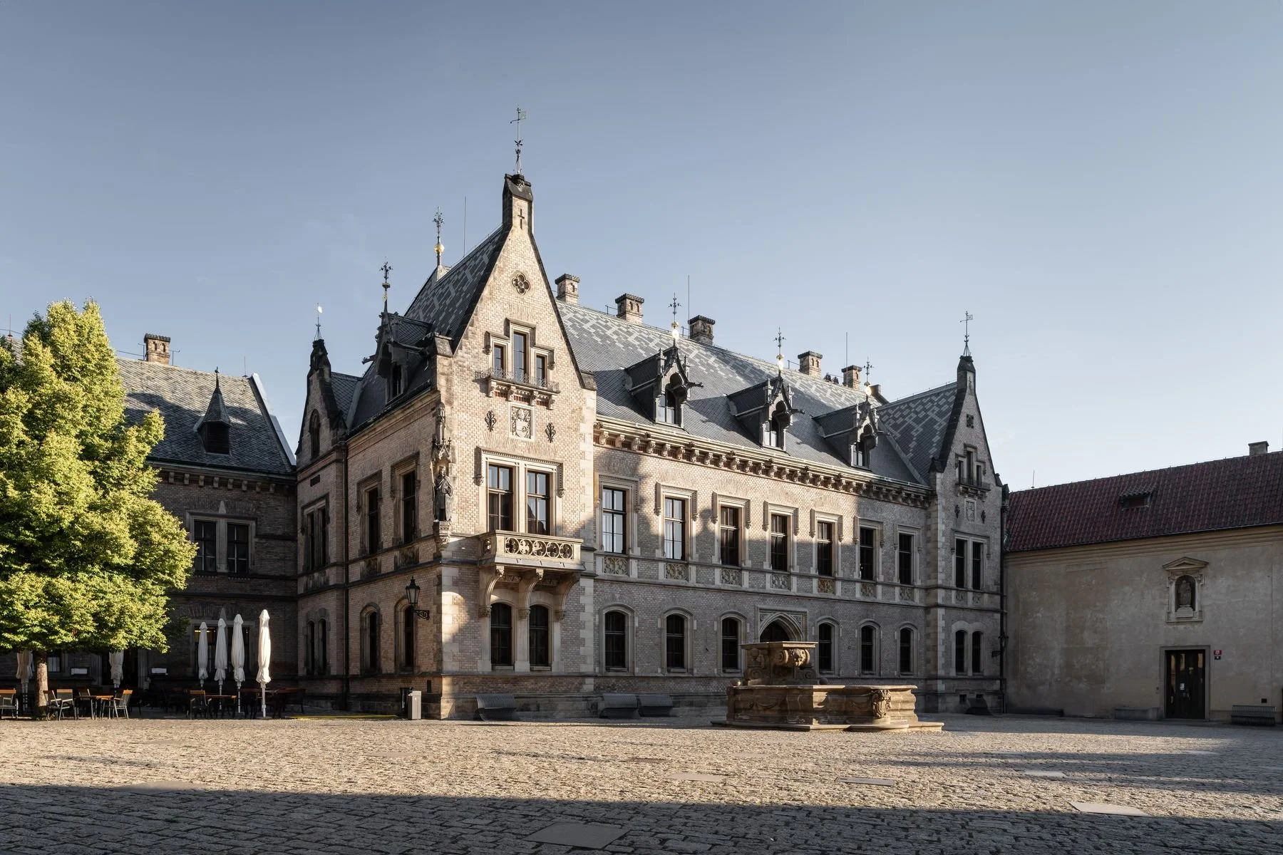 Painting and Restoration of the New Provostry – Prague Castle