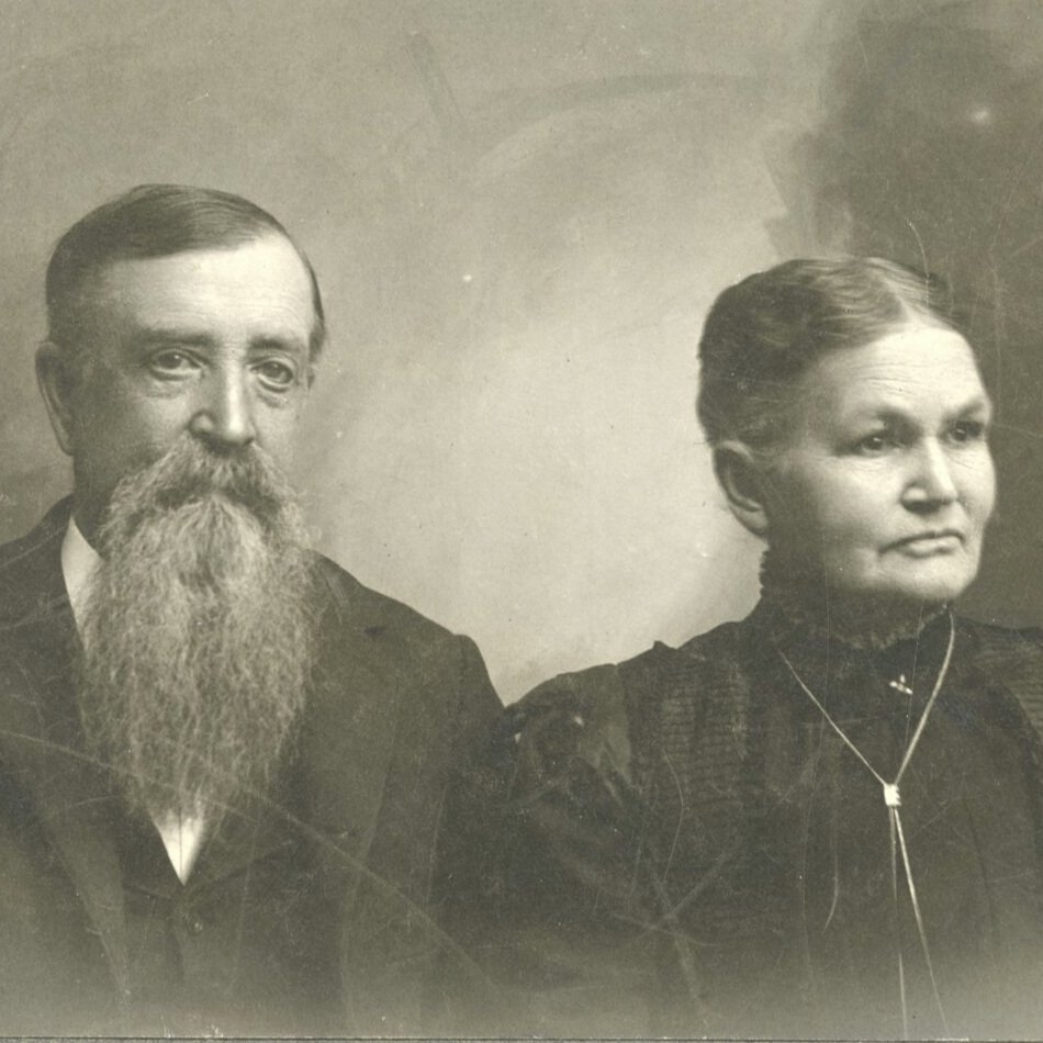 Portraits, Groups & Families - ths0415b